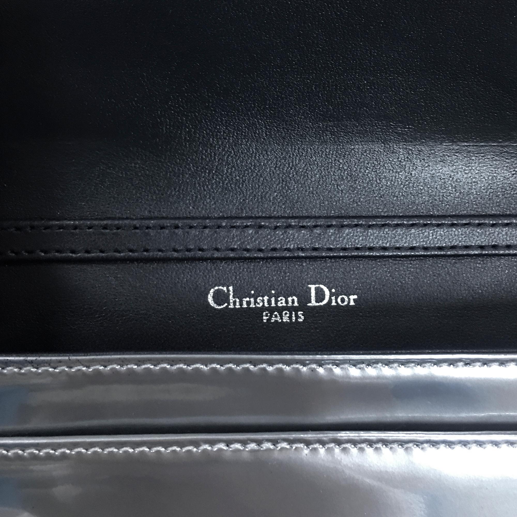 Dior Microcannage Diorama Wallet on Chain (SHG-tY8mBj)