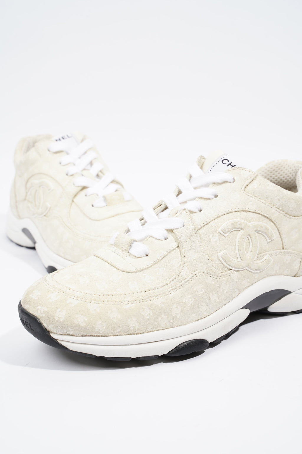 Chanel CC Logo Cream / White Suede EU 39.5 UK 6.5