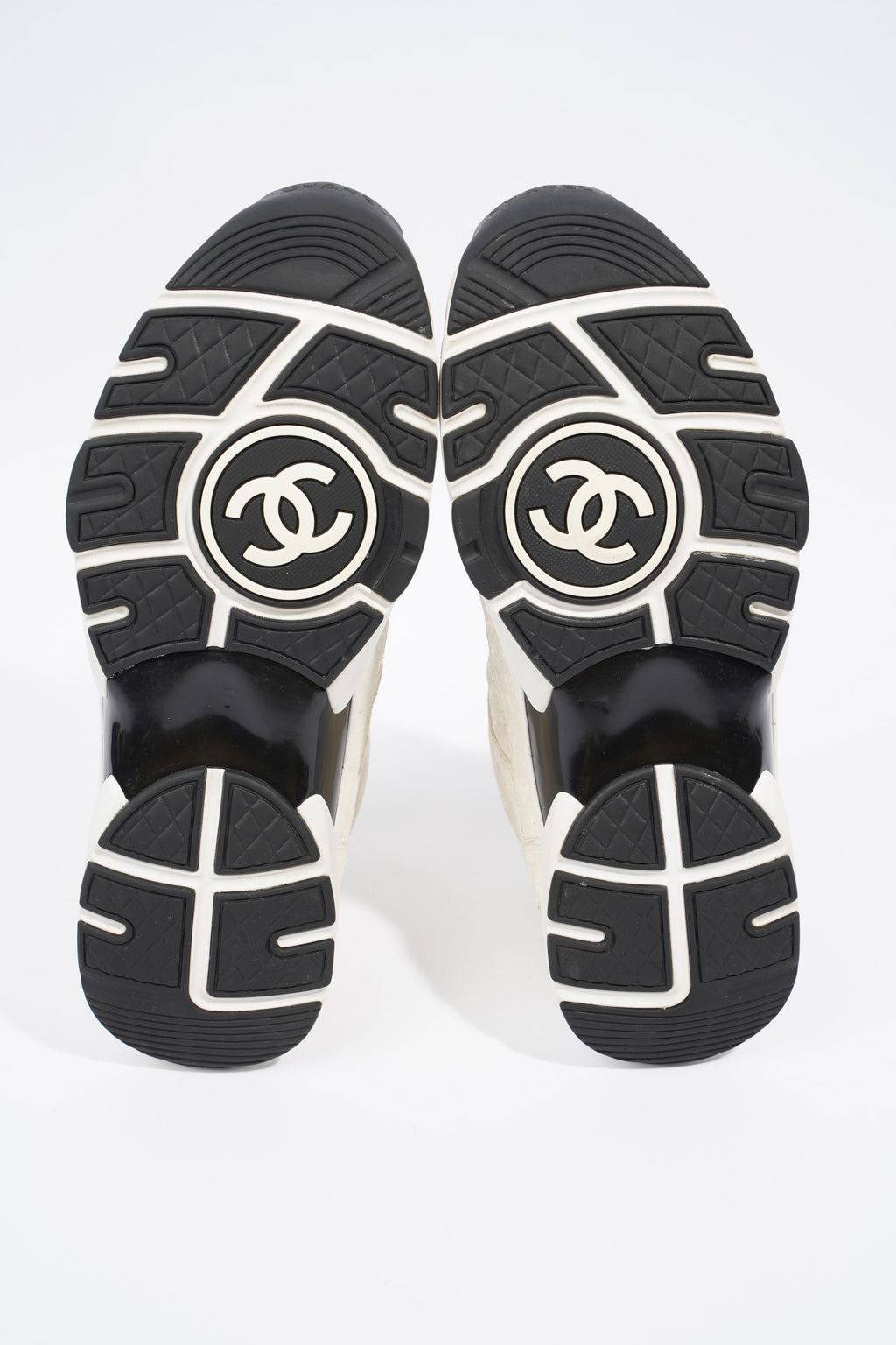 Chanel CC Logo Cream / White Suede EU 39.5 UK 6.5