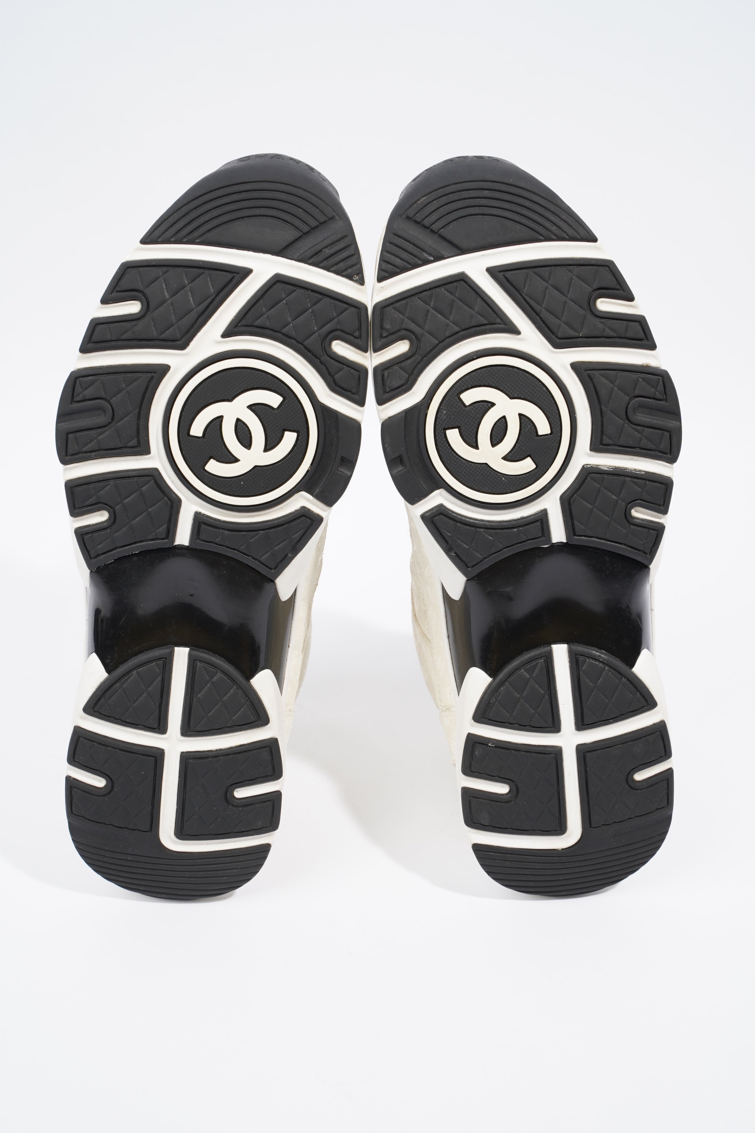 Chanel CC Logo Cream / White Suede EU 39.5 UK 6.5