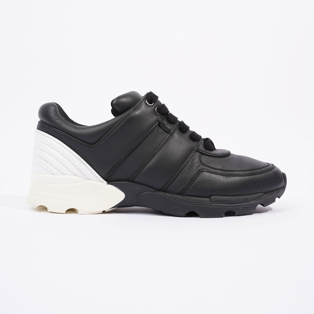 Chanel CC Logo Sneaker Black / White Leather EU 37 UK 4