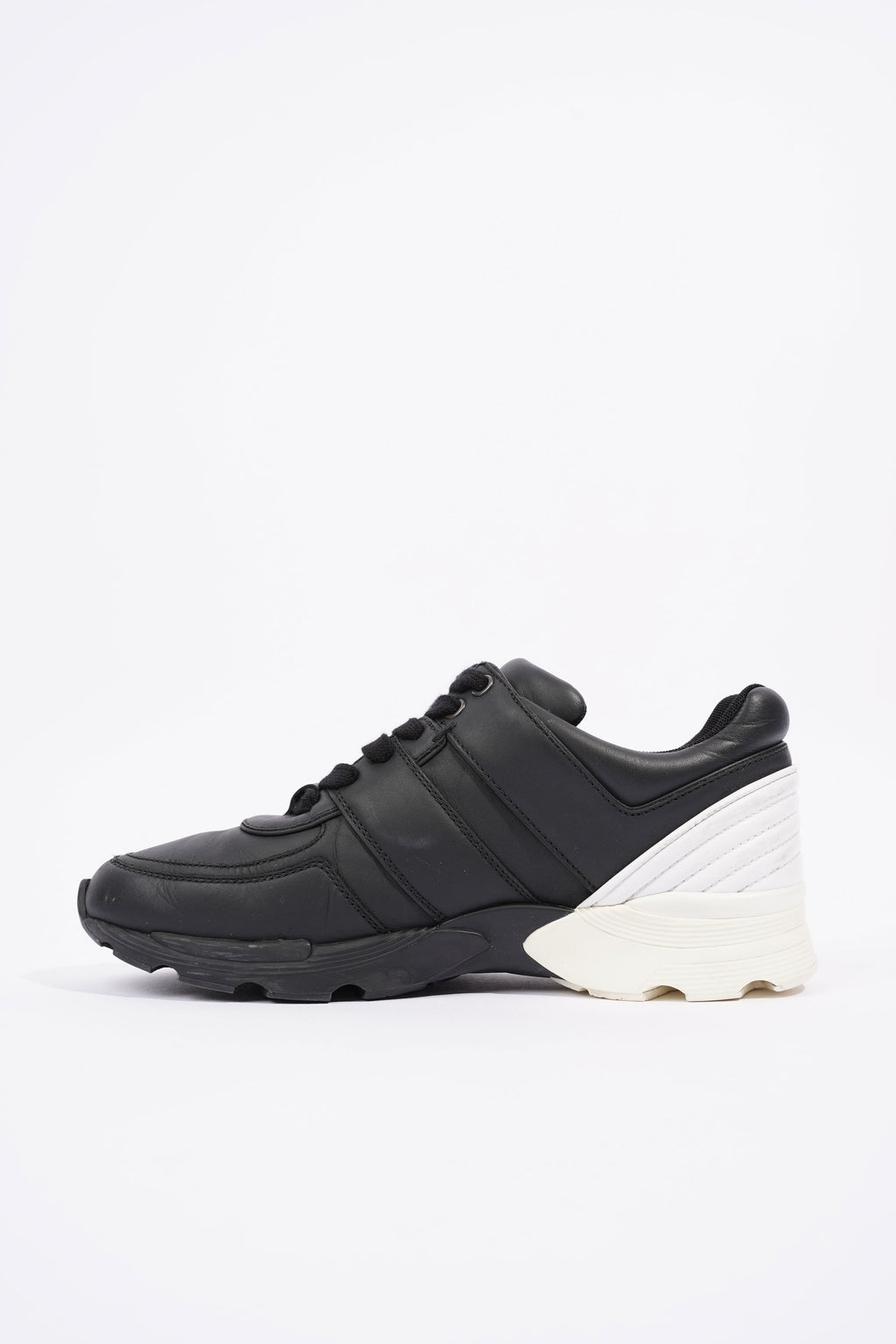 Chanel CC Logo Sneaker Black / White Leather EU 37 UK 4