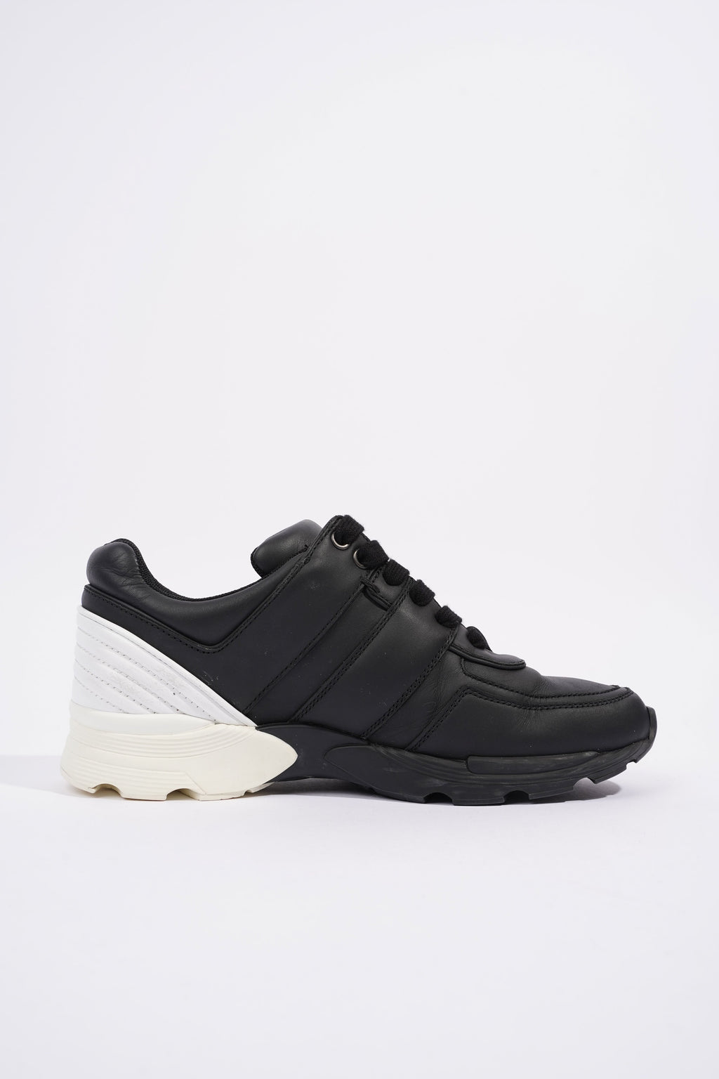 Chanel CC Logo Sneaker Black / White Leather EU 37 UK 4