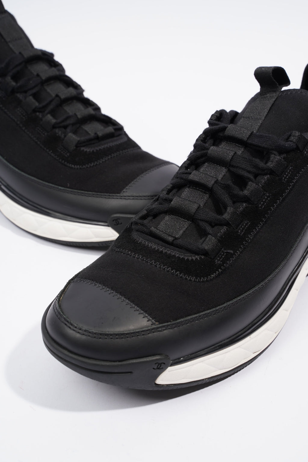 Chanel CC Logo Sneaker Black / White Fabric EU 42 UK 8