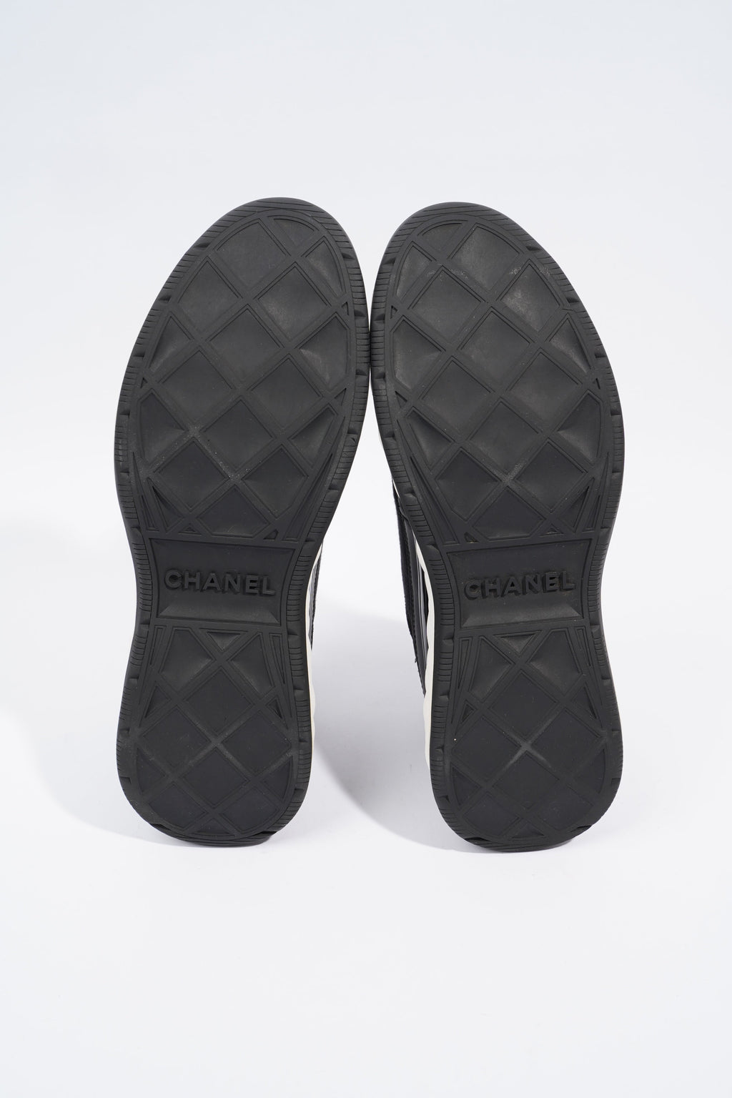 Chanel CC Logo Sneaker Black / White Fabric EU 42 UK 8