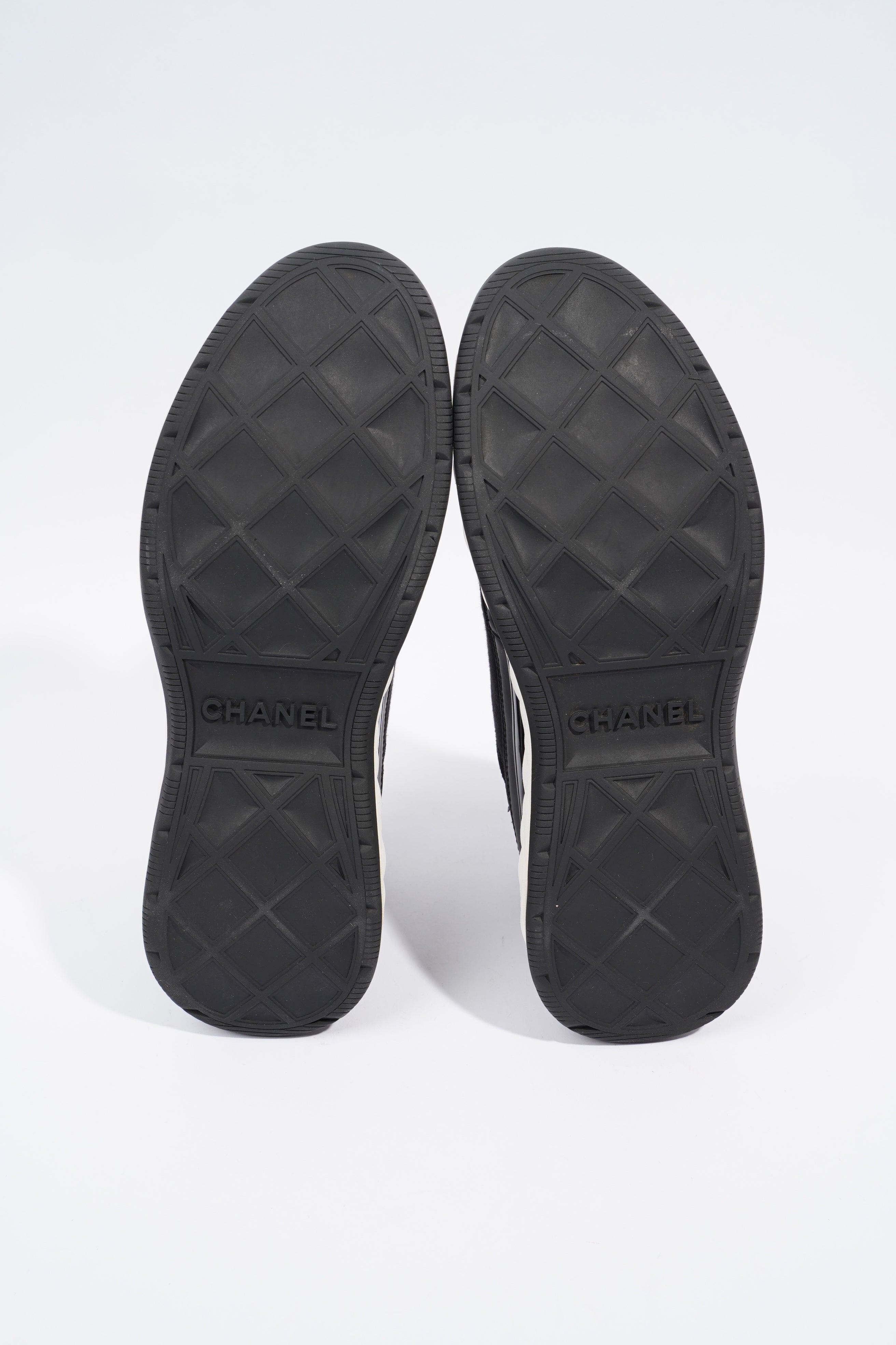 Chanel CC Logo Sneaker Black / White Fabric EU 42 UK 8