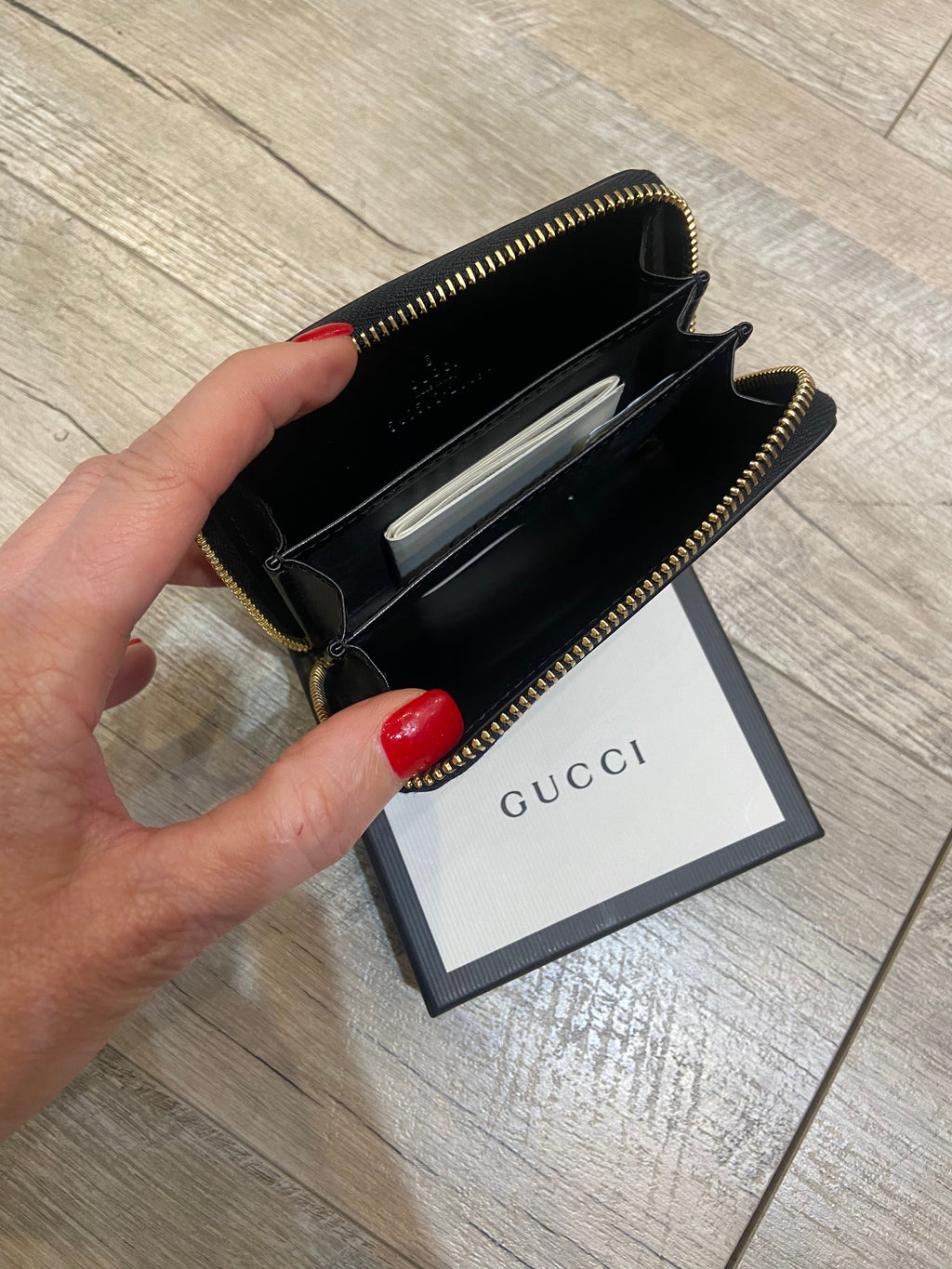 GUCCI CALFSKIN LOGO ZIP AROUND WALLET