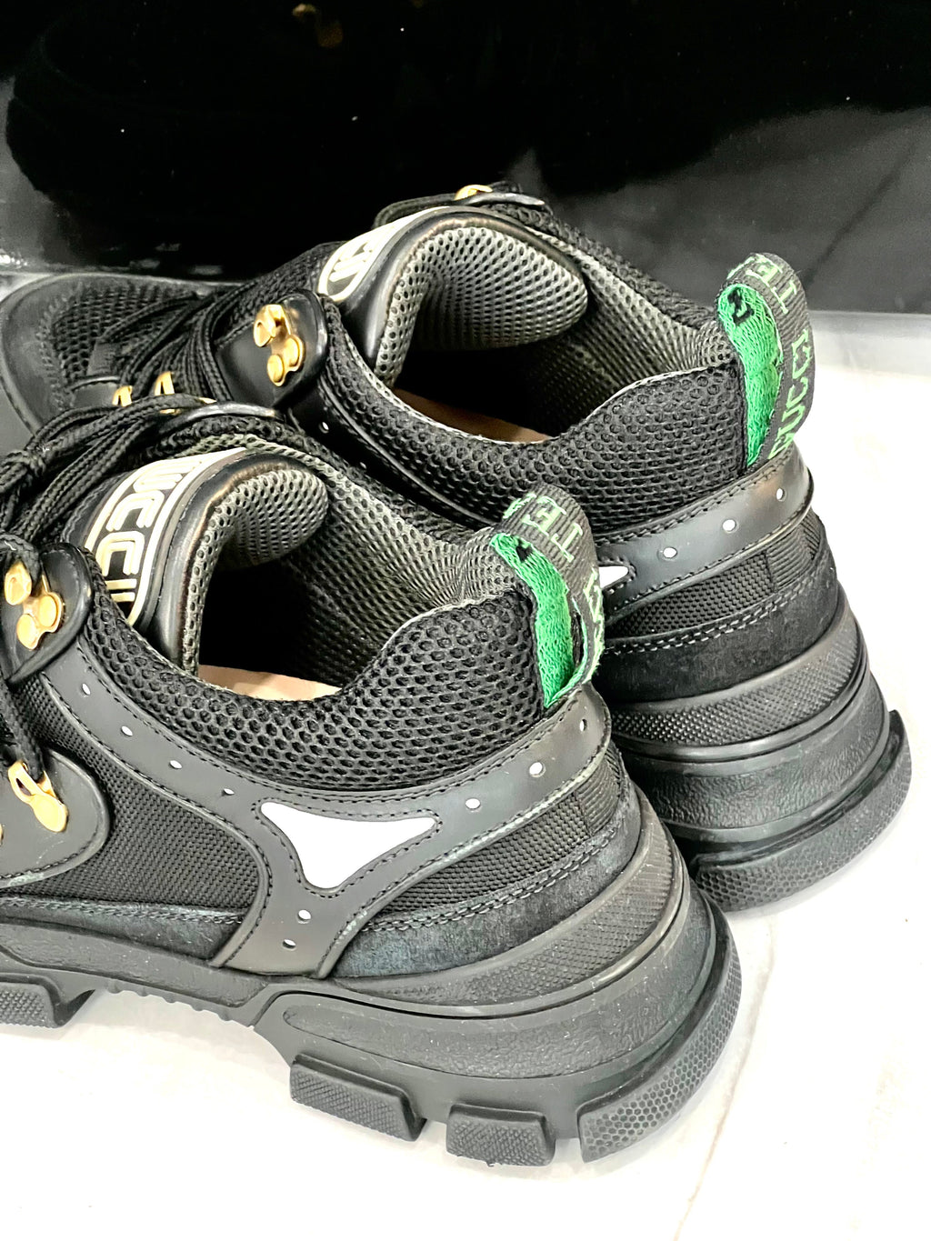 GUCCI FLASHTREK LOW TOP SNEAKERS