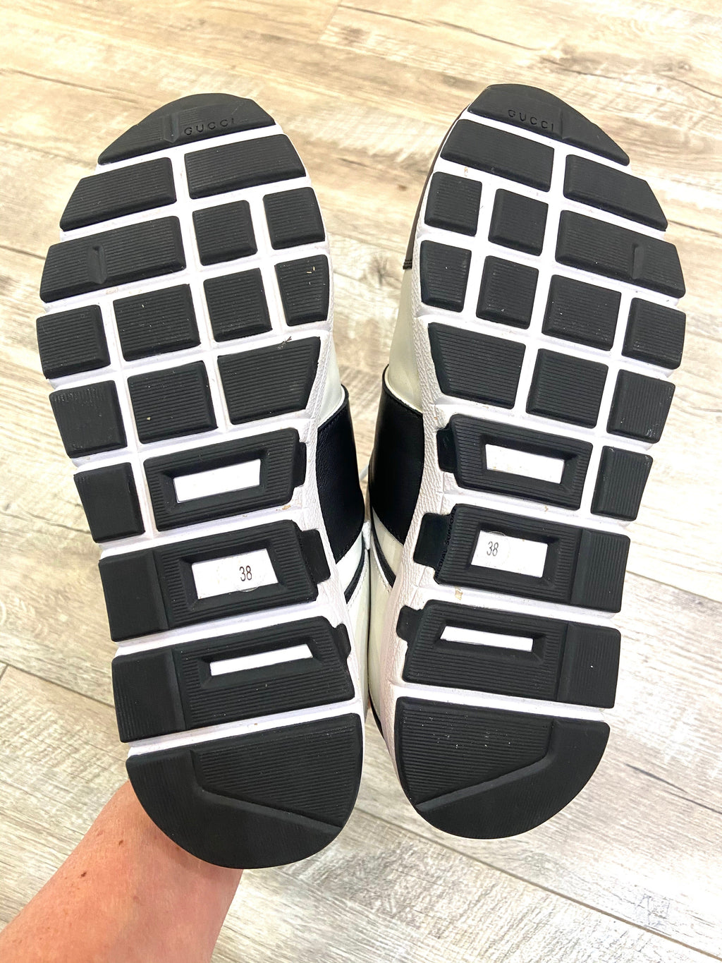 GUCCI GG LEATHER SNEAKERS