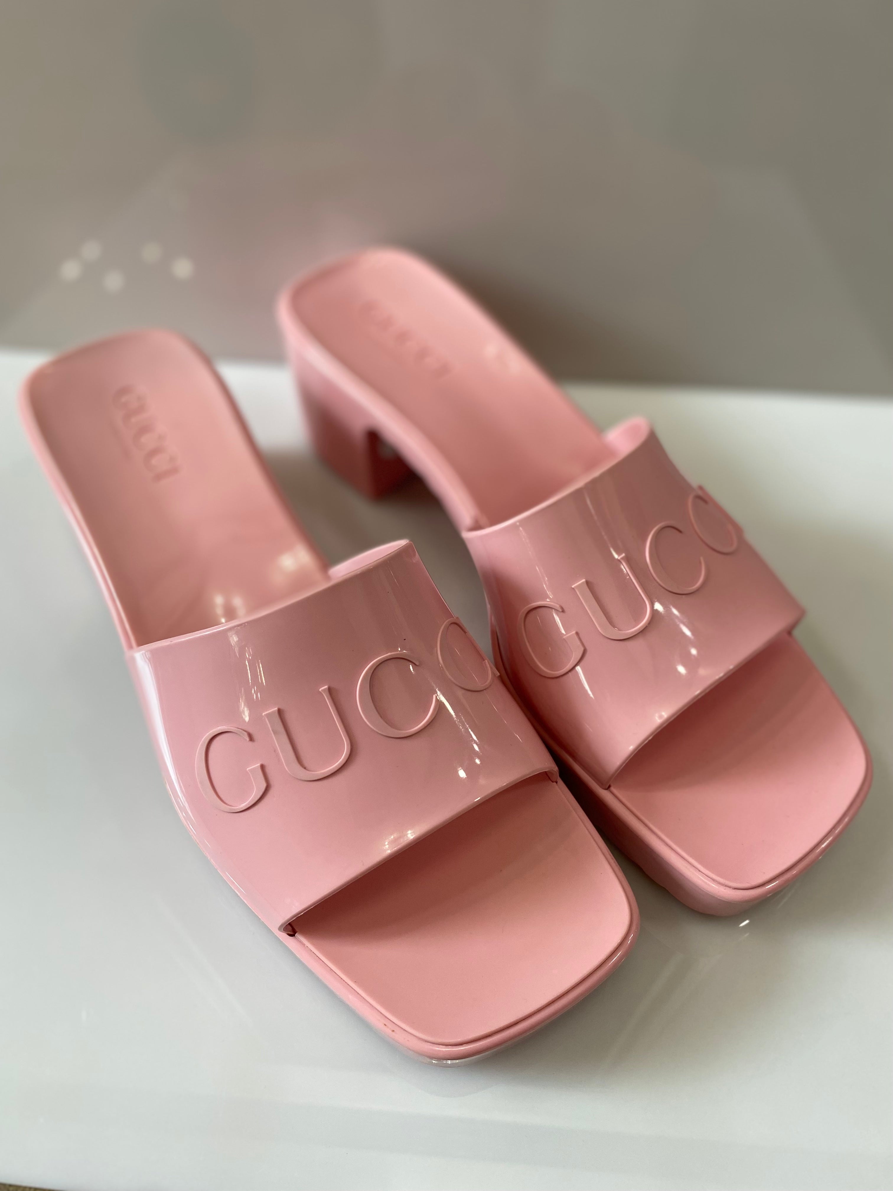 GUCCI PINK 60 EMBOSSED LOGO SLIDE SANDALS