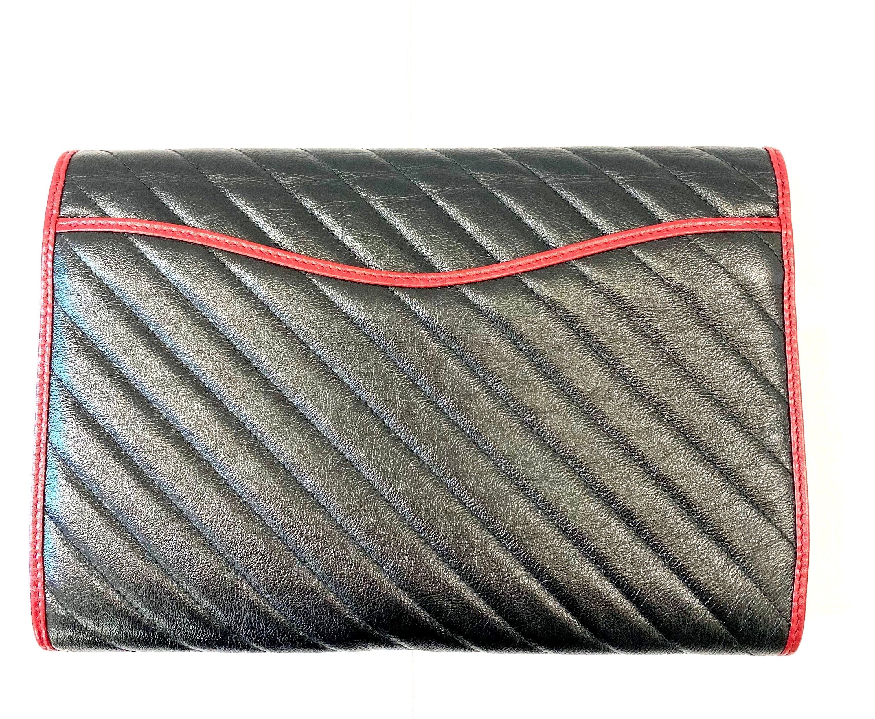 GUCCI MATELASSE LEATHER TORCHON GG MARMONT CLUTCH BAG