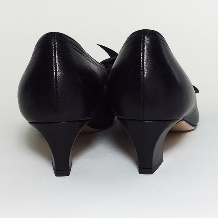 Gucci Black Leather Pump with Cut-out and ribbon Bow Sz 37.5 (7.5)