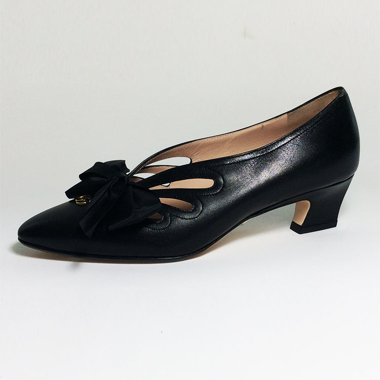 Gucci Black Leather Pump with Cut-out and ribbon Bow Sz 37.5 (7.5)