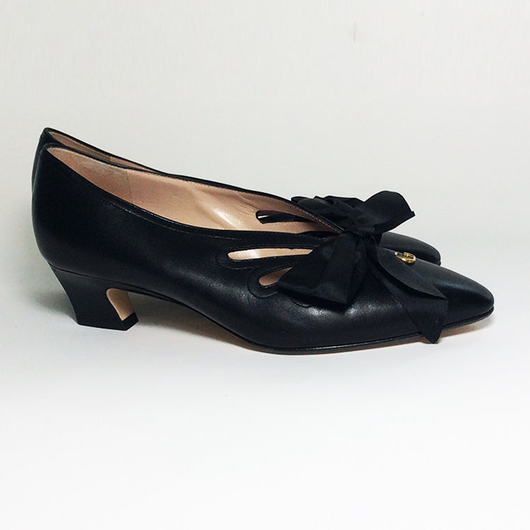 Gucci Black Leather Pump with Cut-out and ribbon Bow Sz 37.5 (7.5)