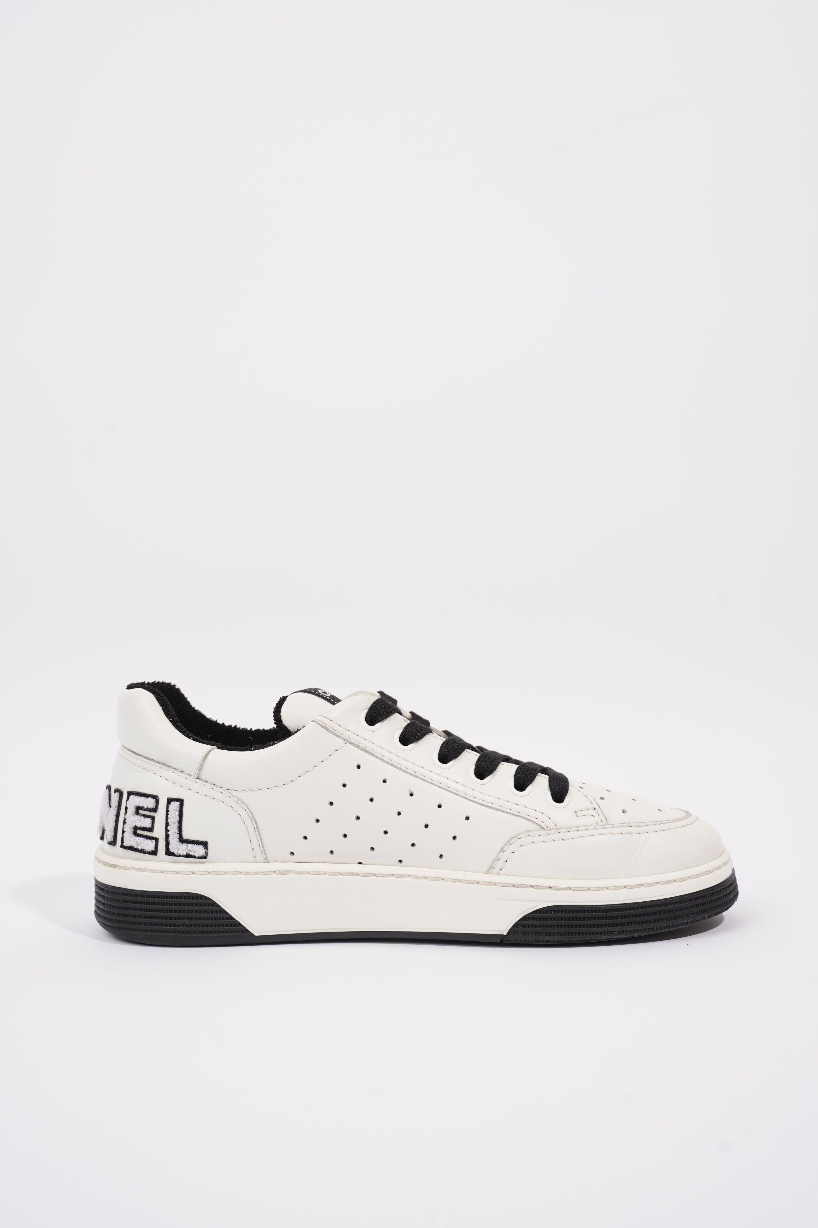 Chanel Logo Low Top White / Black Leather EU 39 UK 6