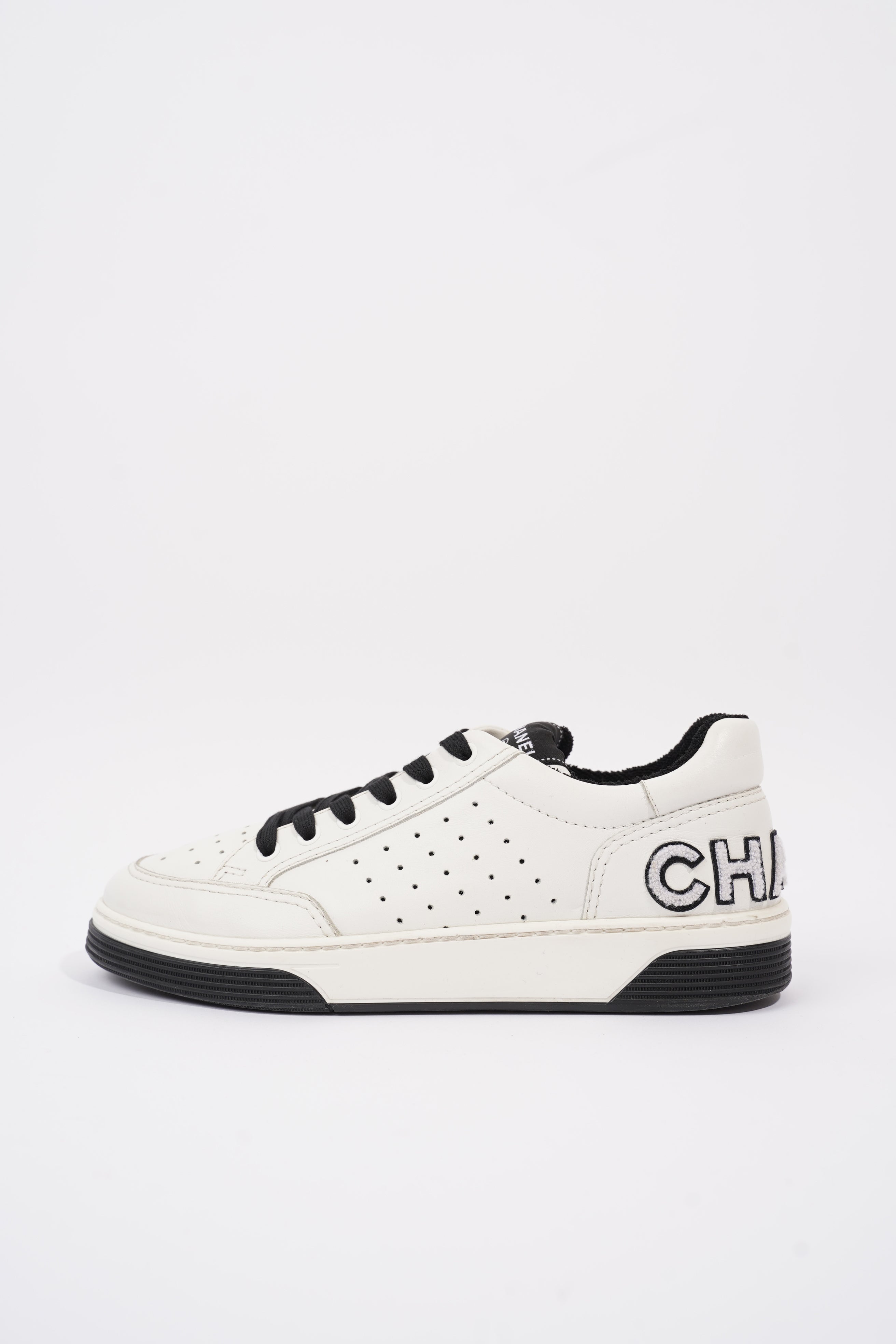 Chanel Logo Low Top White / Black Leather EU 39 UK 6