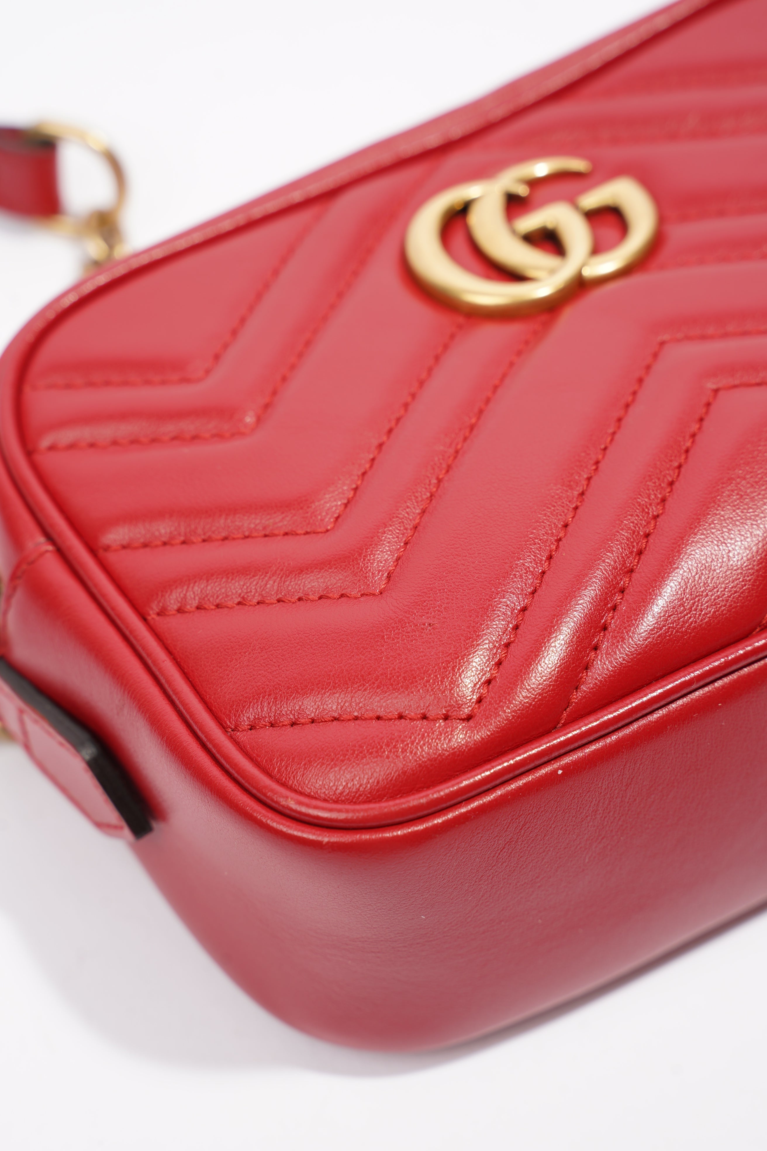 Gucci Marmont Zip Bag Red / Gold Matelasse Leather Mini