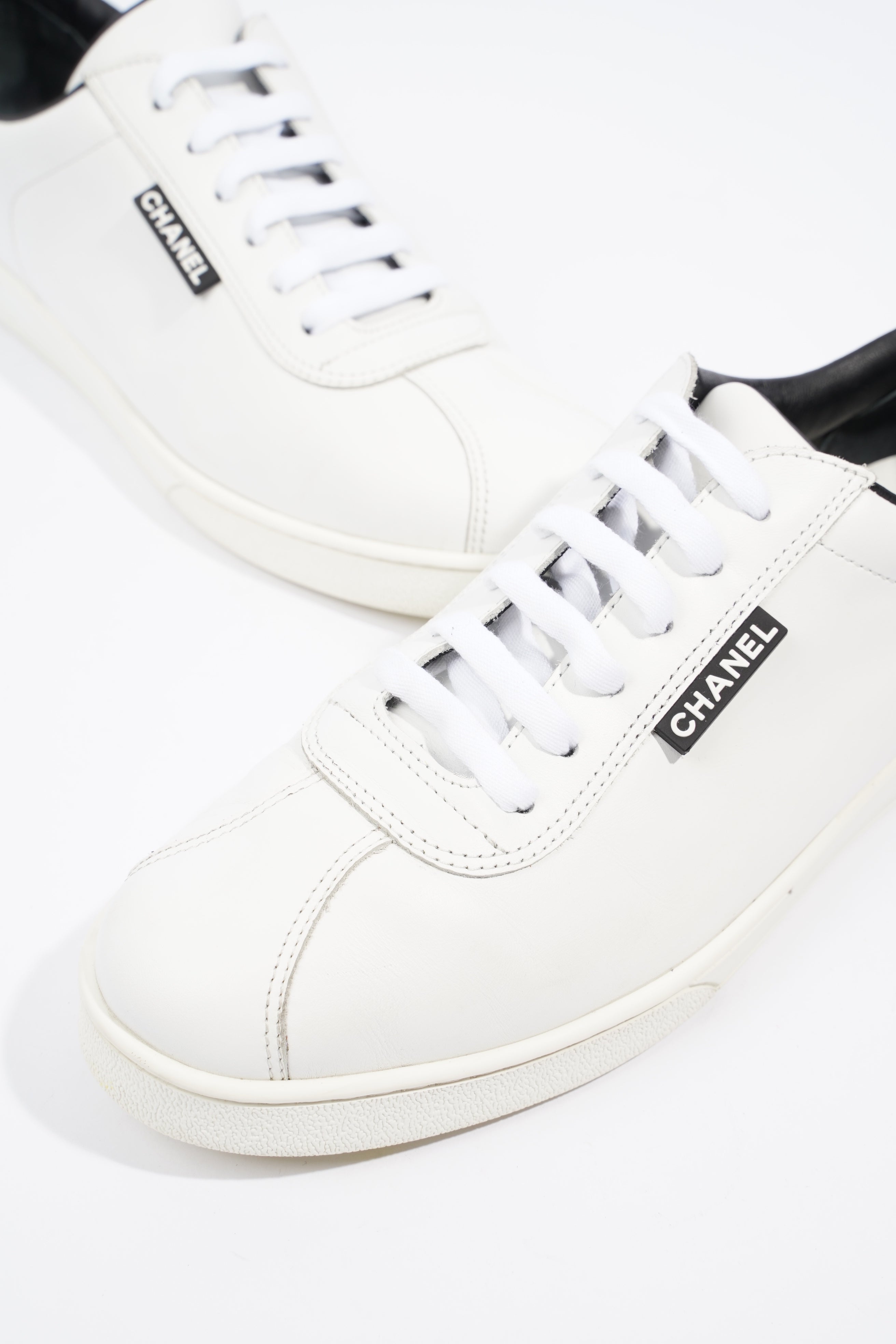 Chanel CC Logo Lace Up White / Black Leather EU 41.5 UK 8.5