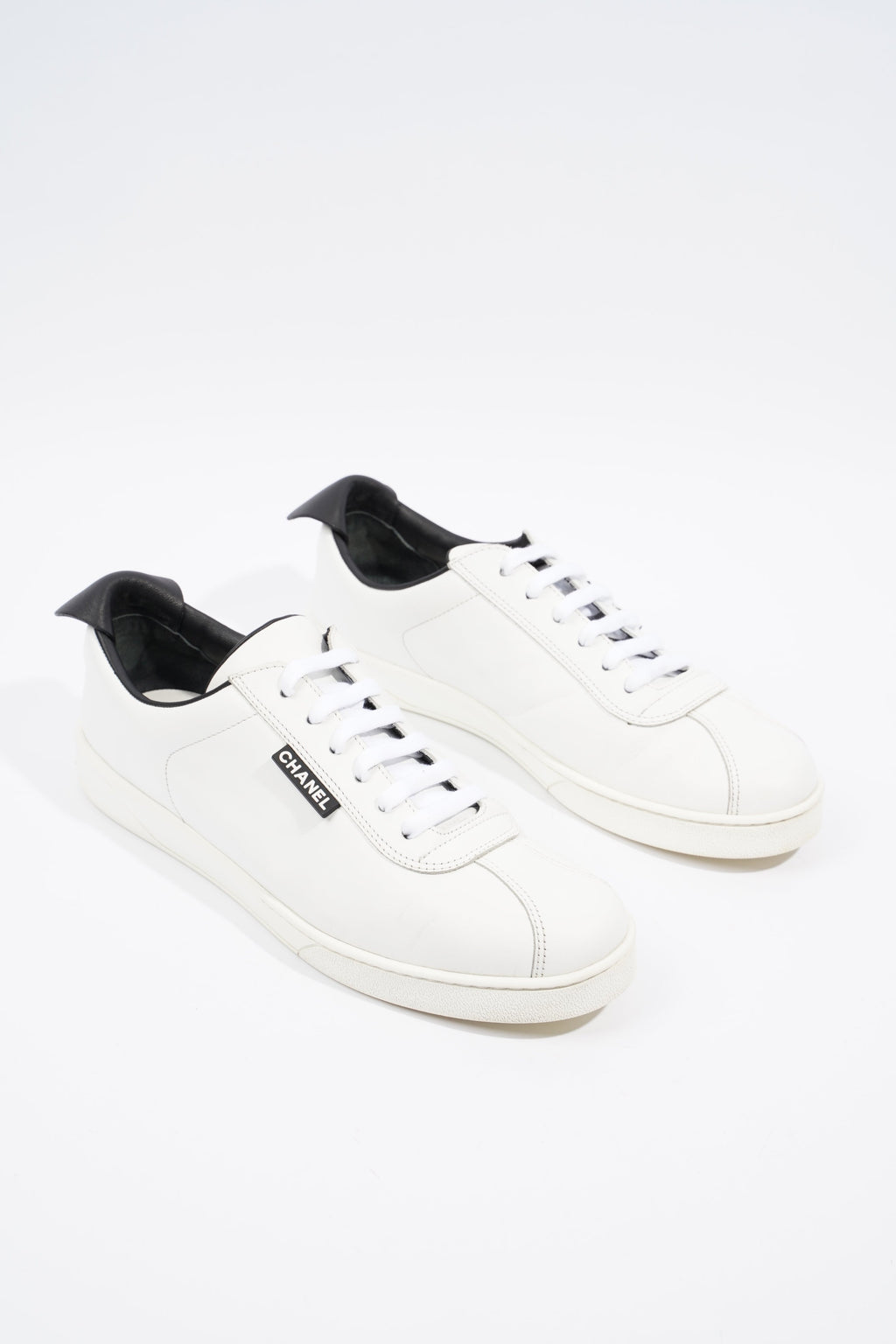 Chanel CC Logo Lace Up White / Black Leather EU 41.5 UK 8.5