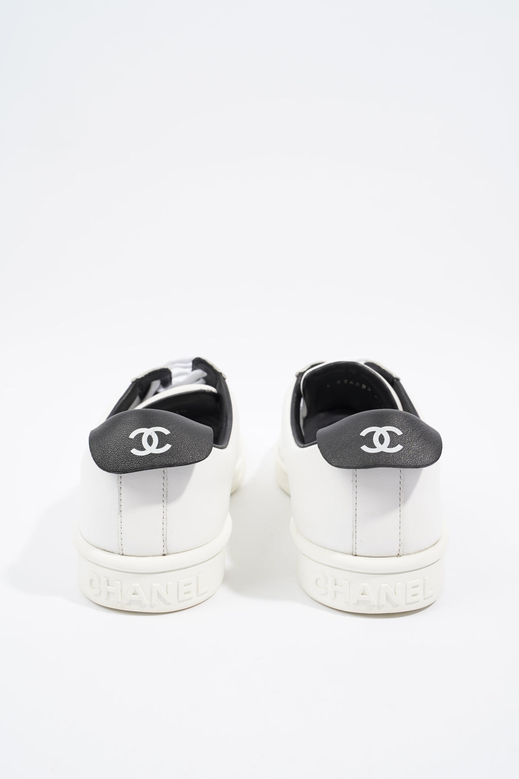 Chanel CC Logo Lace Up White / Black Leather EU 41.5 UK 8.5