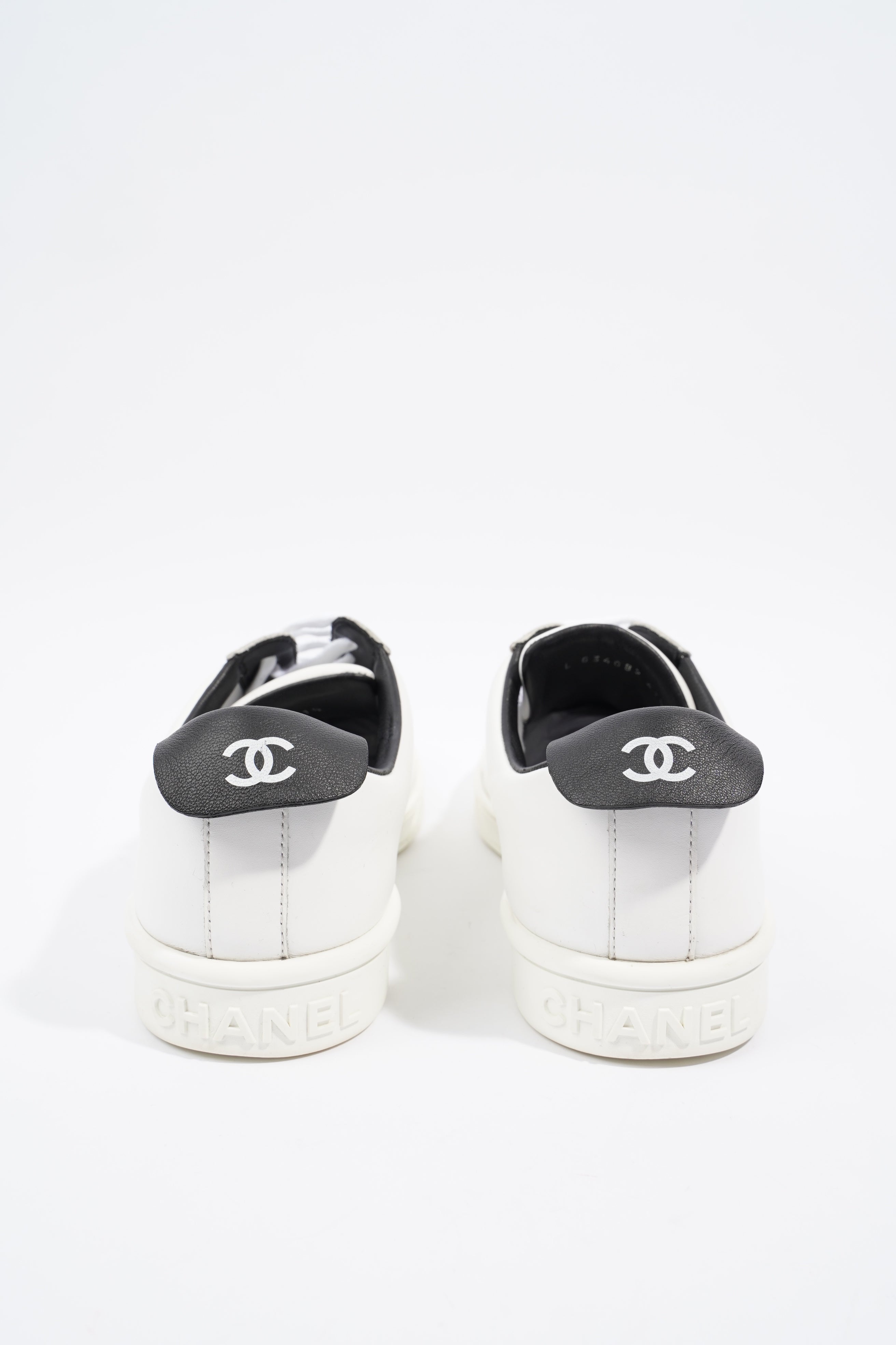 Chanel CC Logo Lace Up White / Black Leather EU 41.5 UK 8.5
