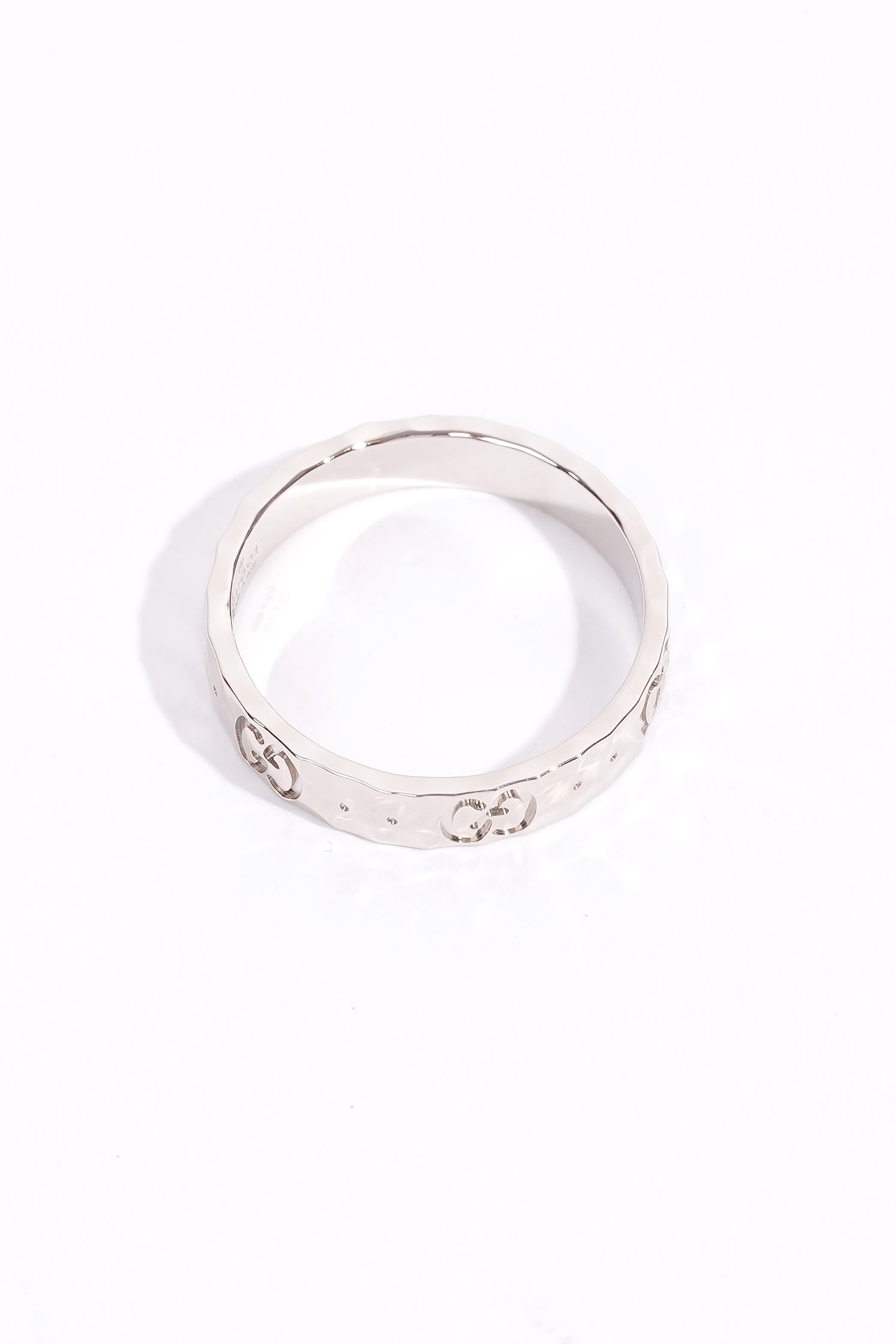 Gucci Hammered ring band silver White Gold