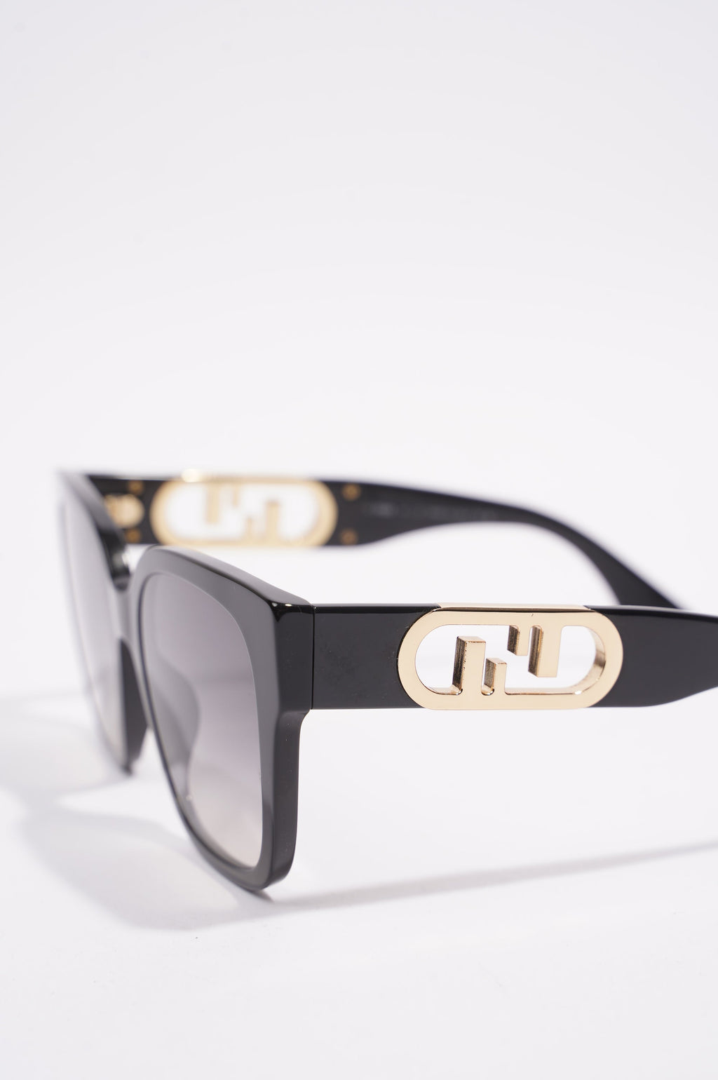 Fendi FE40063I Sunglasses Black / Gold Acetate 145mm