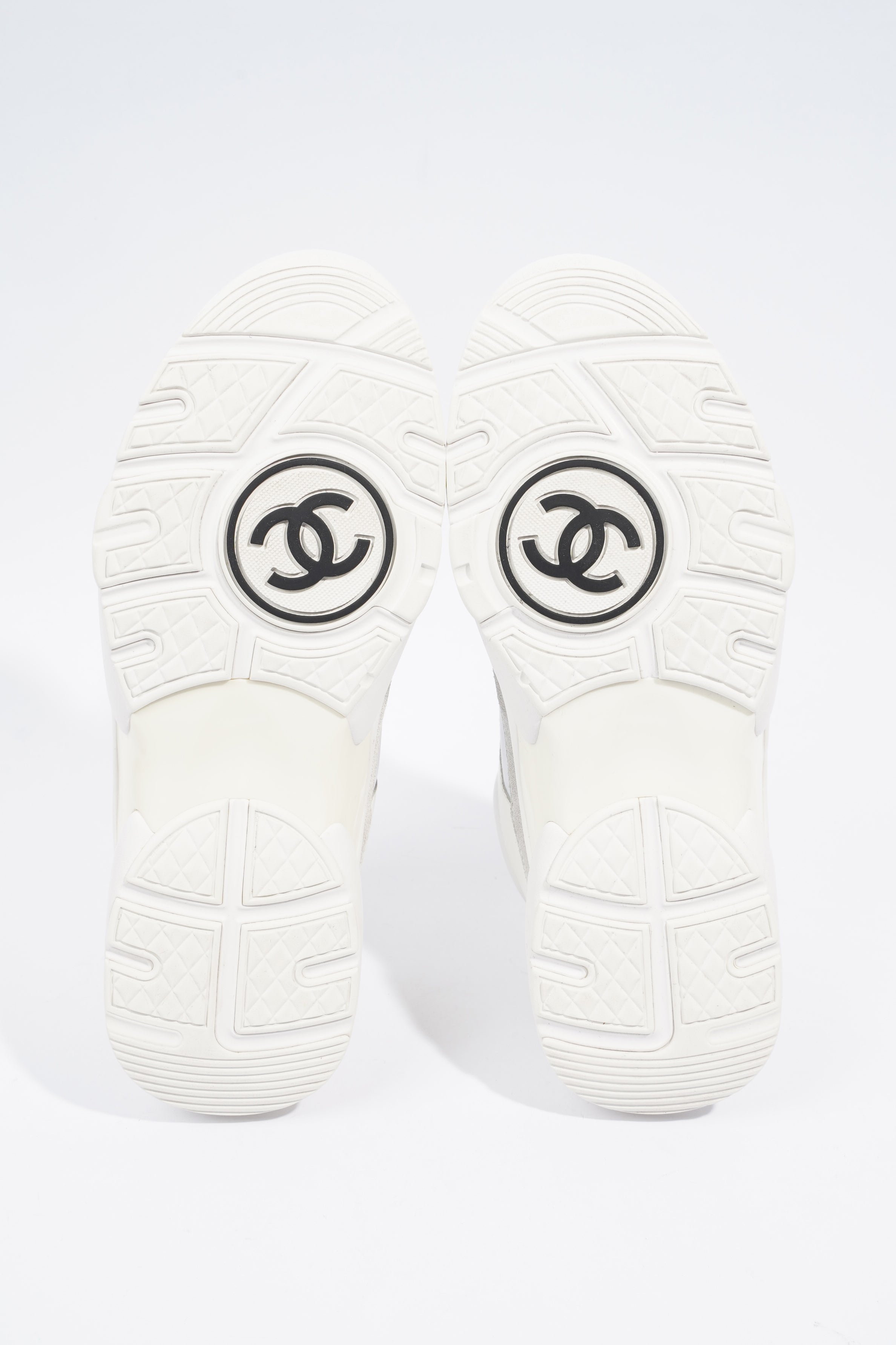 Chanel CC Logo Sneaker White Suede EU 38 UK 5