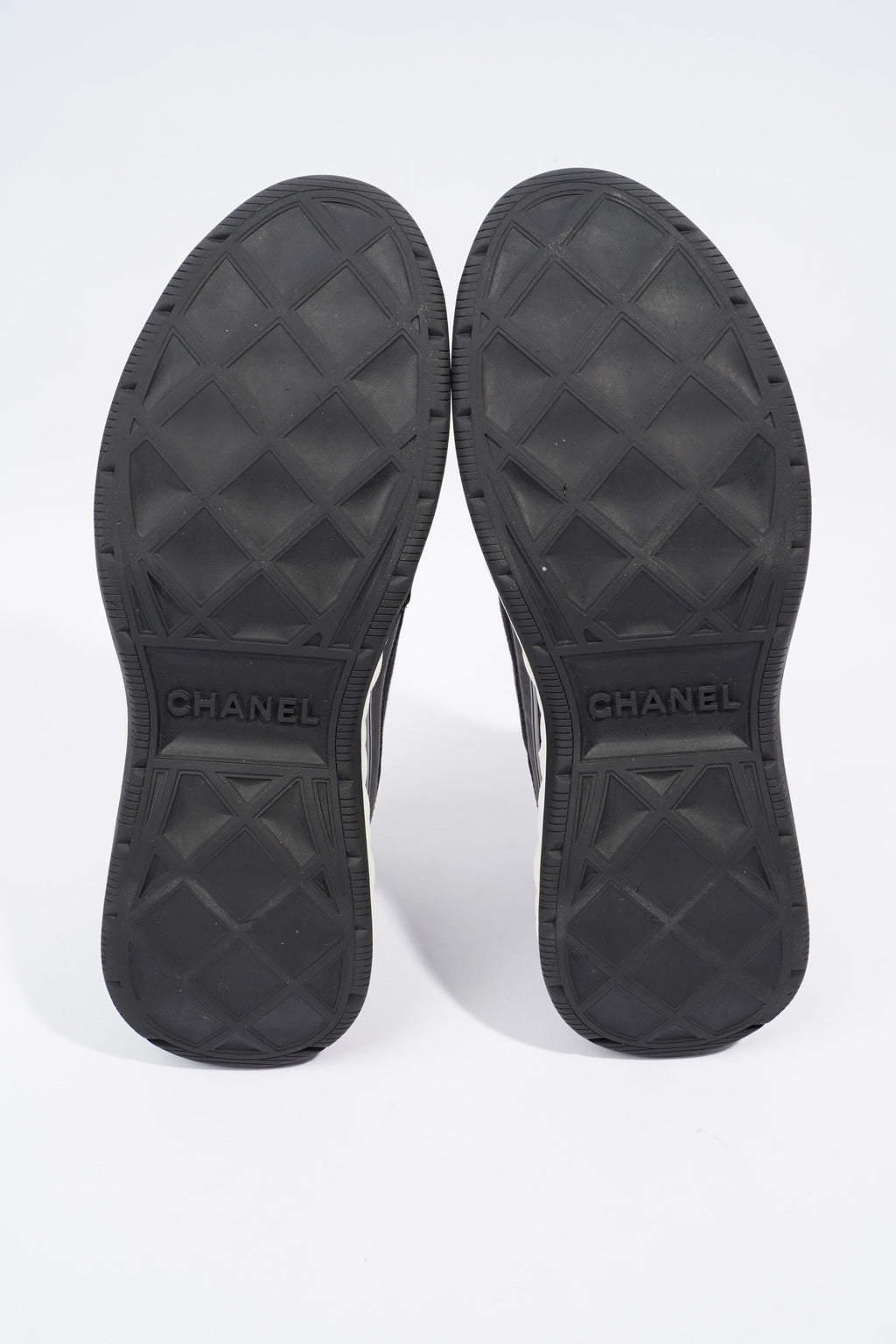 Chanel CC Logo Sneaker Black / White Nylon EU 41 UK 7