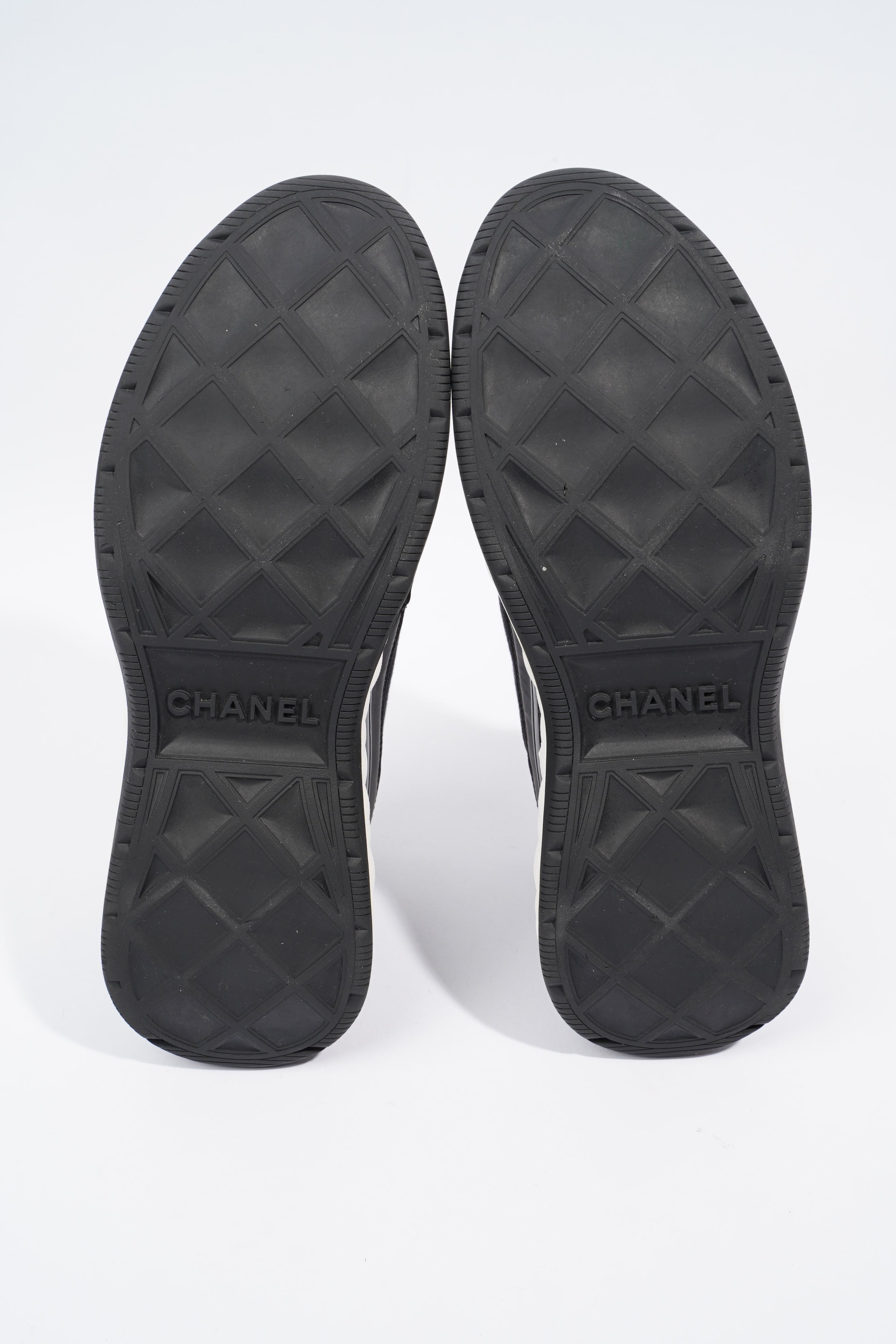 Chanel CC Logo Sneaker Black / White Nylon EU 41 UK 7