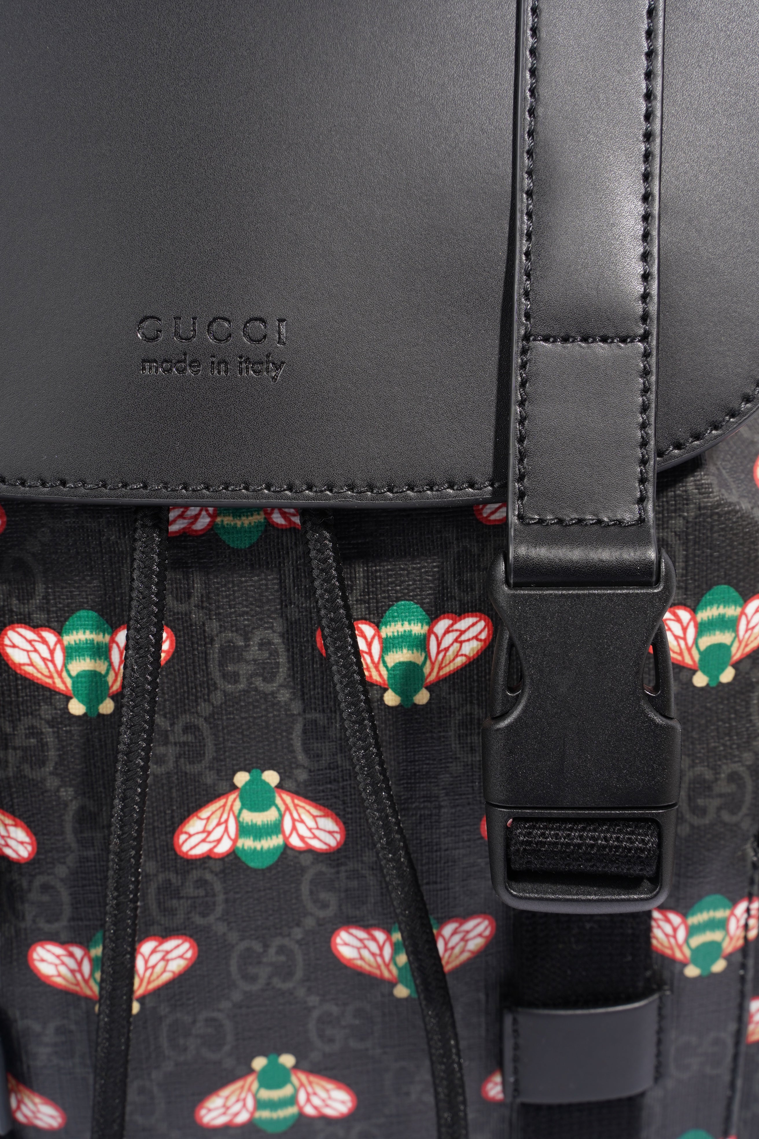 Gucci GG Supreme Bee Backpack Black / Red And Green Bee Print Coated Canvas