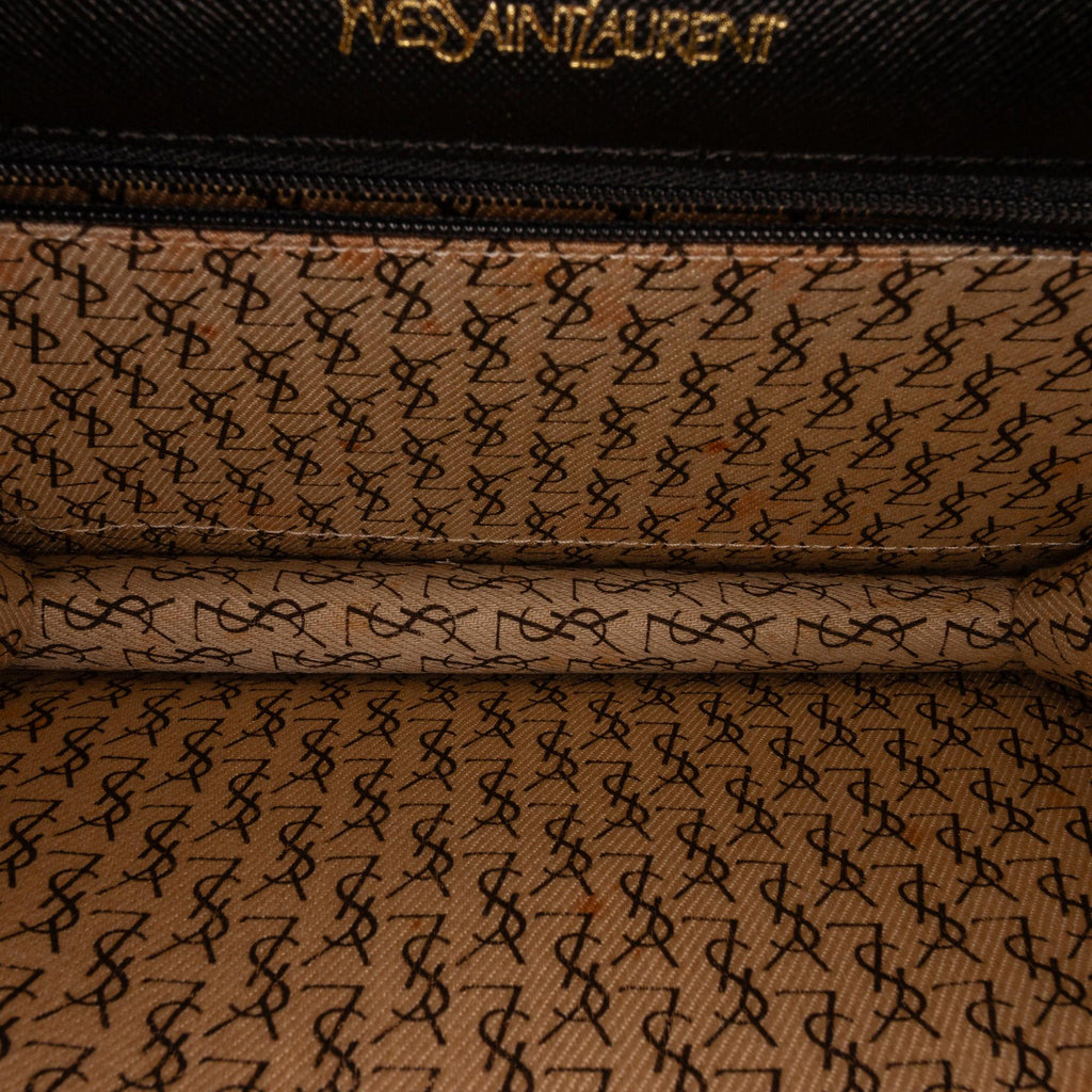Saint Laurent Calf Leather Clutch (SHG-Gkqldx)