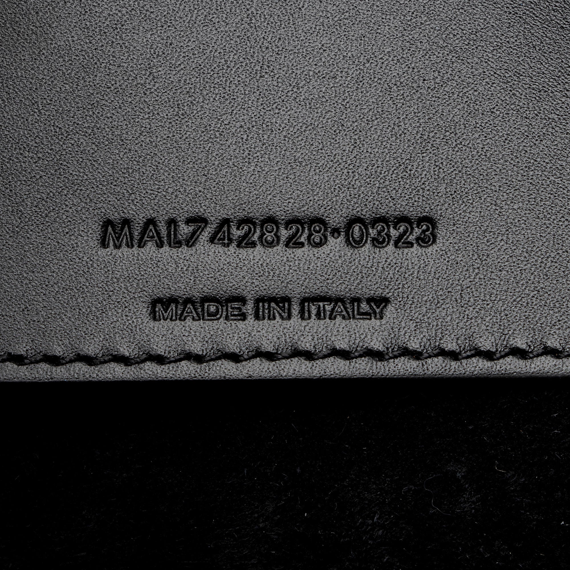 Saint Laurent Calfskin Monogram Le 37 Bucket Bag (SHF-YsxF8W)