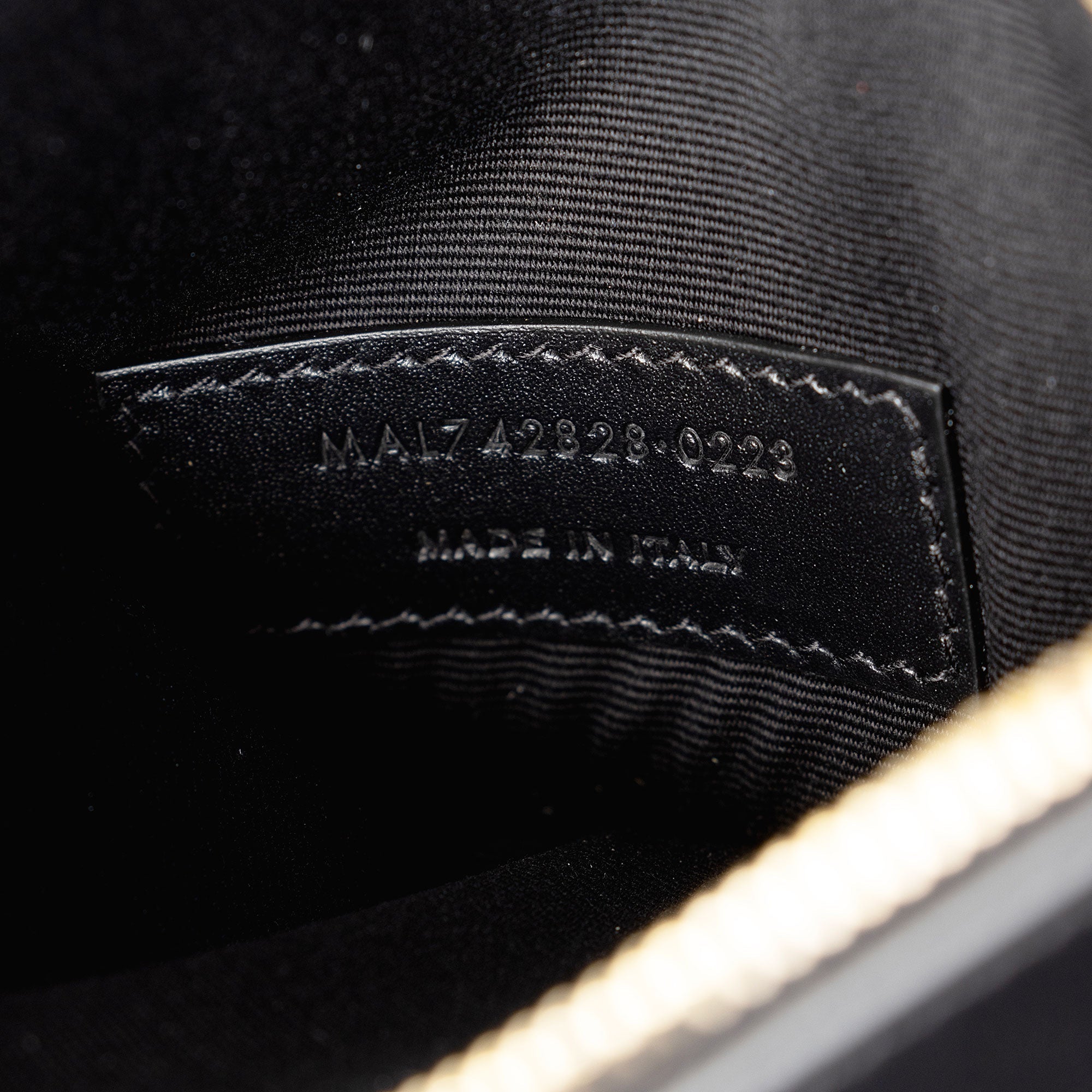 Saint Laurent Calfskin Monogram Le 37 Bucket Bag (SHF-YsxF8W)