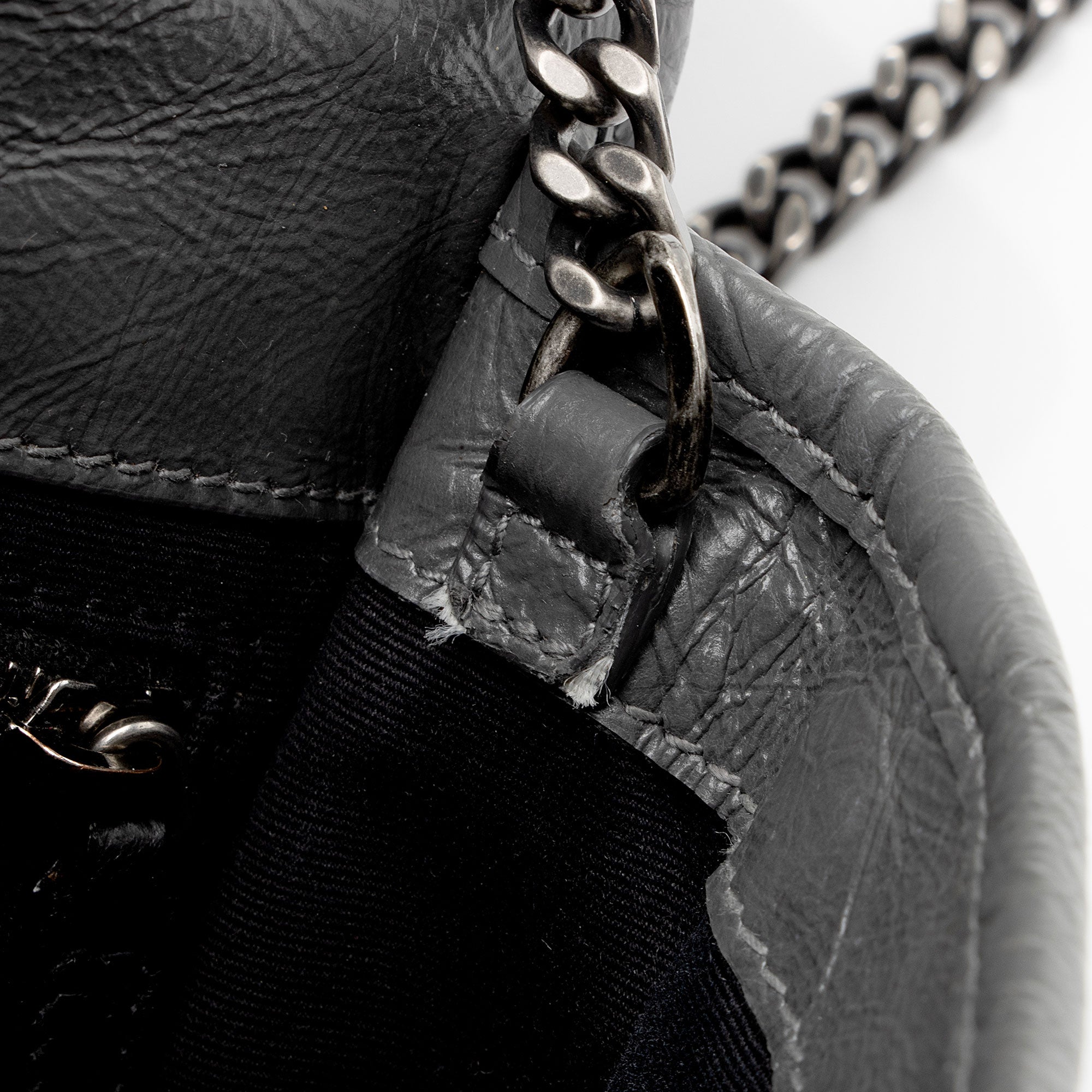 Saint Laurent Crinkled Calfskin Monogram Niki Chain Wallet (SHF-9O6DRW)