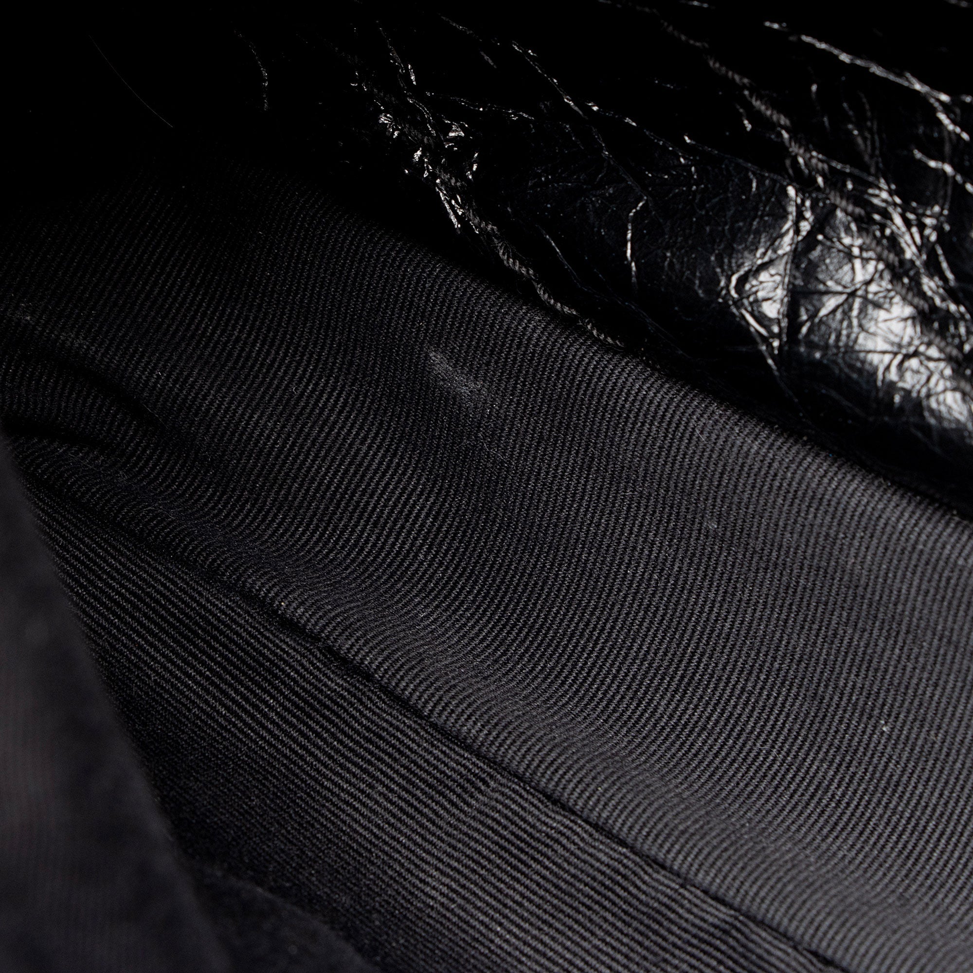Saint Laurent Crinkled Calfskin Monogram Niki Large Shoulder Bag (SHF-0VXkR6)
