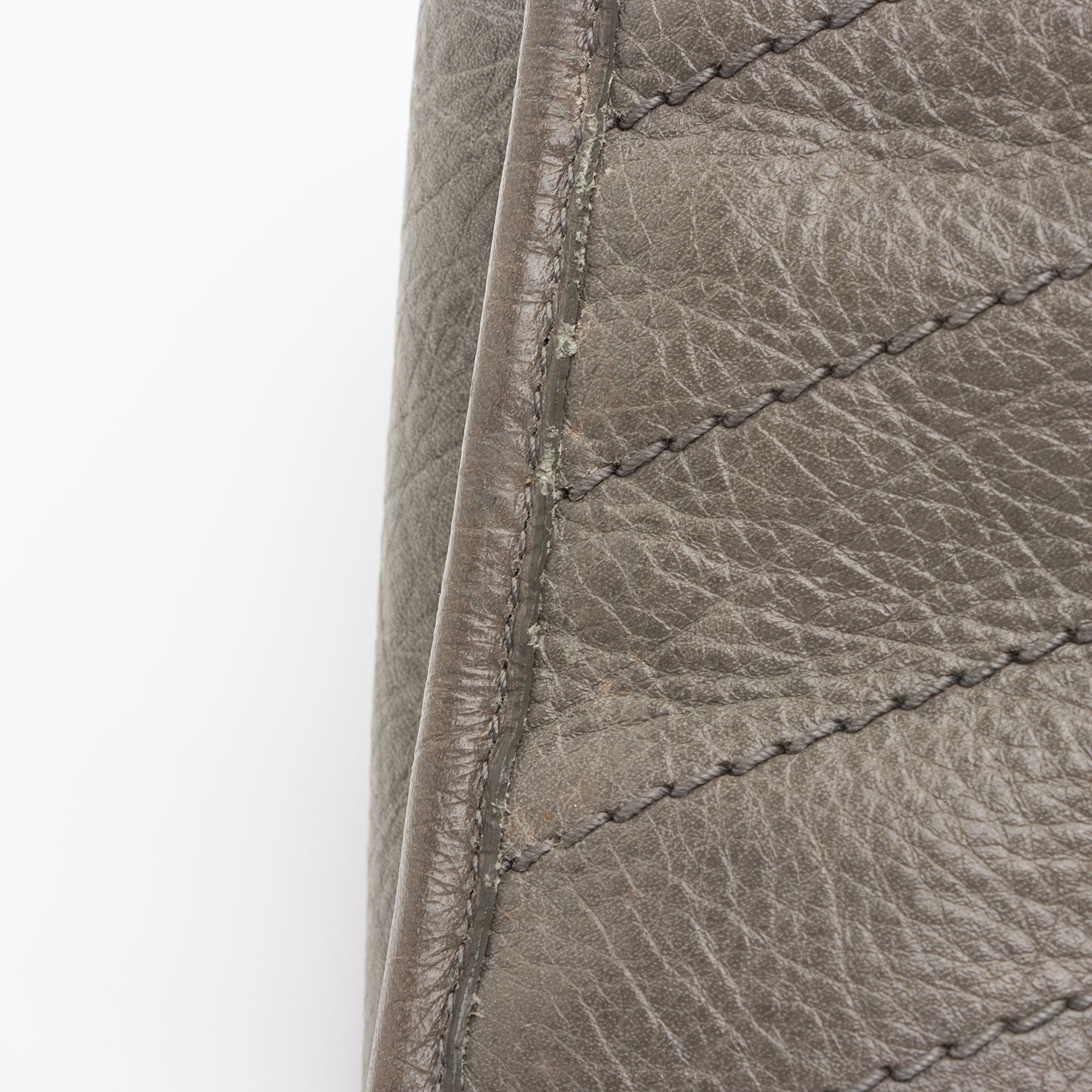 Saint Laurent Crinkled Calfskin Monogram Niki Medium Shoulder Bag (SHF-BbD05y)