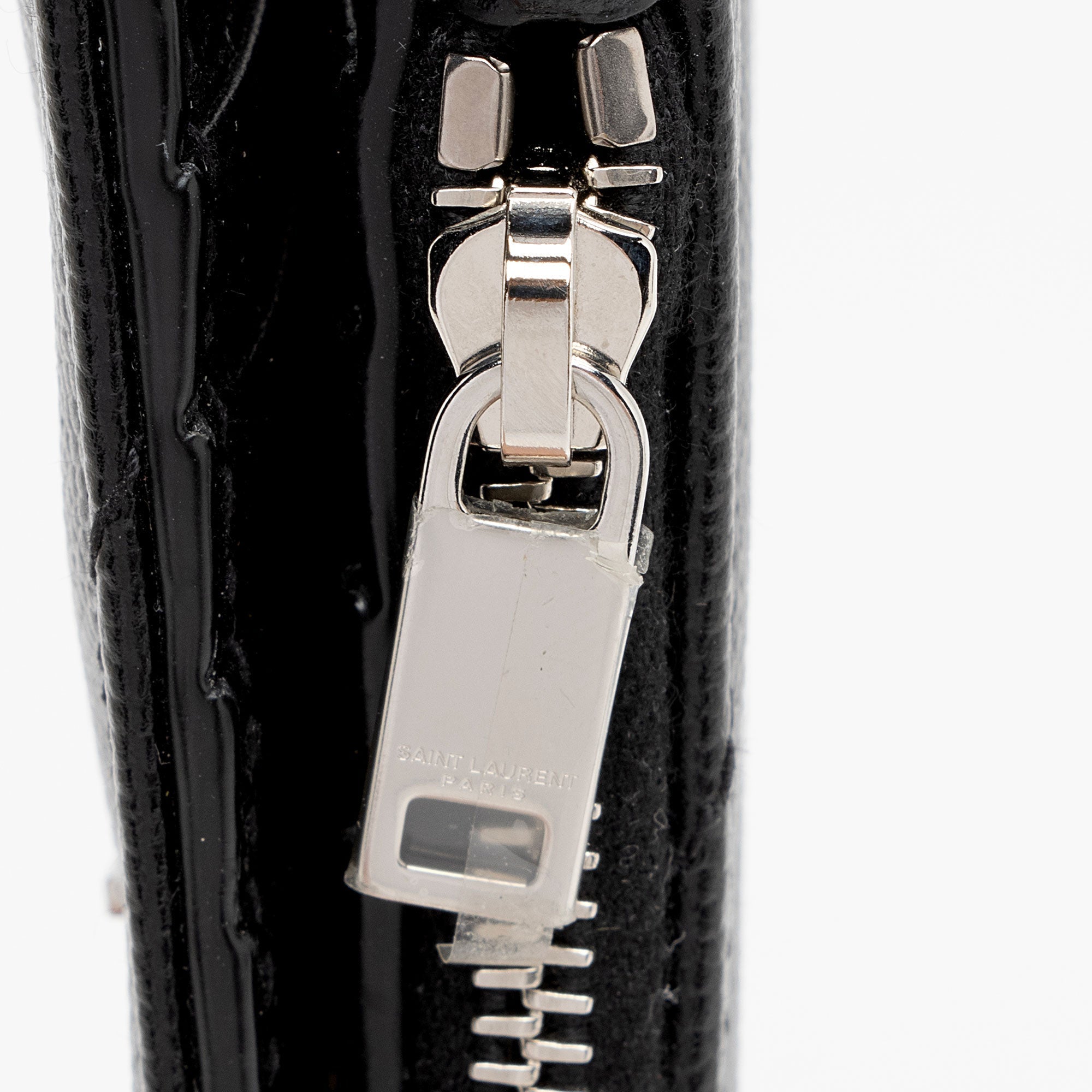 Saint Laurent Grain de Podure Zipped Monogram Wallet (SHF-we8vHe)