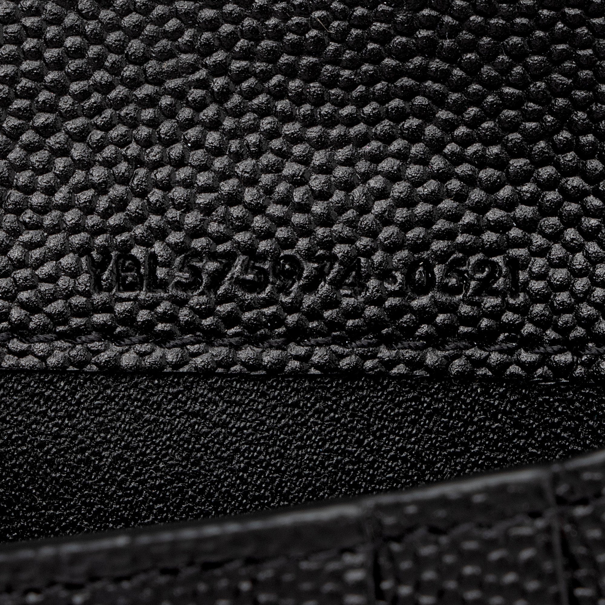 Saint Laurent Grain de Podure Zipped Monogram Wallet (SHF-we8vHe)