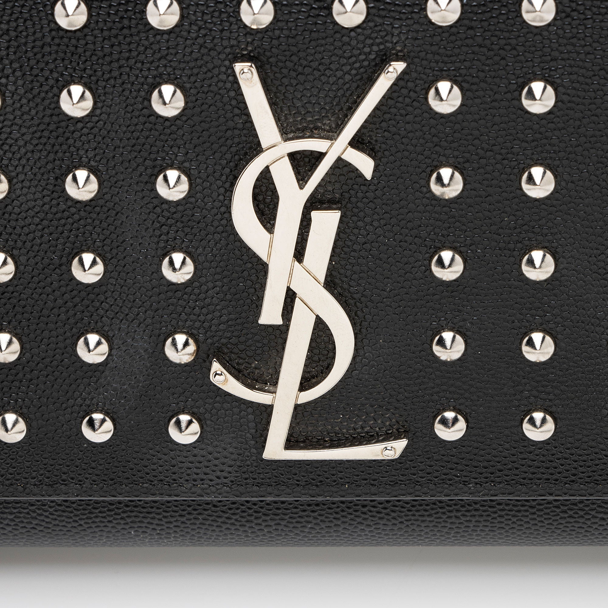Saint Laurent Grain de Poudre Studded Monogram Kate Clutch (SHF-nhucIE)