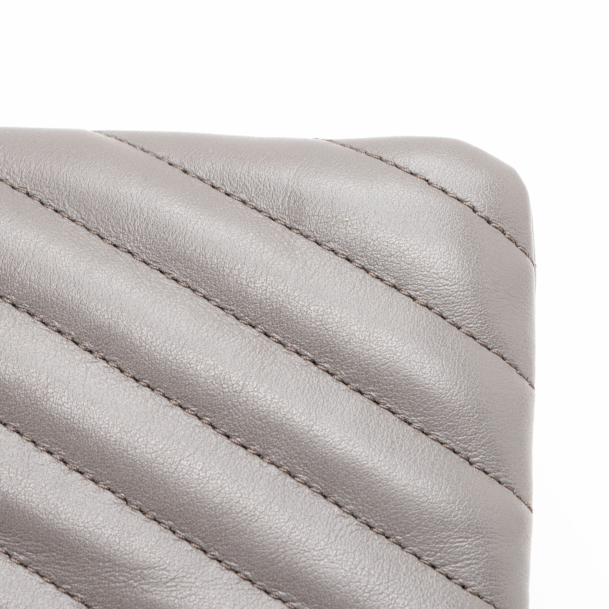 Saint Laurent Matelasse Lambskin Jolie Pouch (SHF-jMIklt)