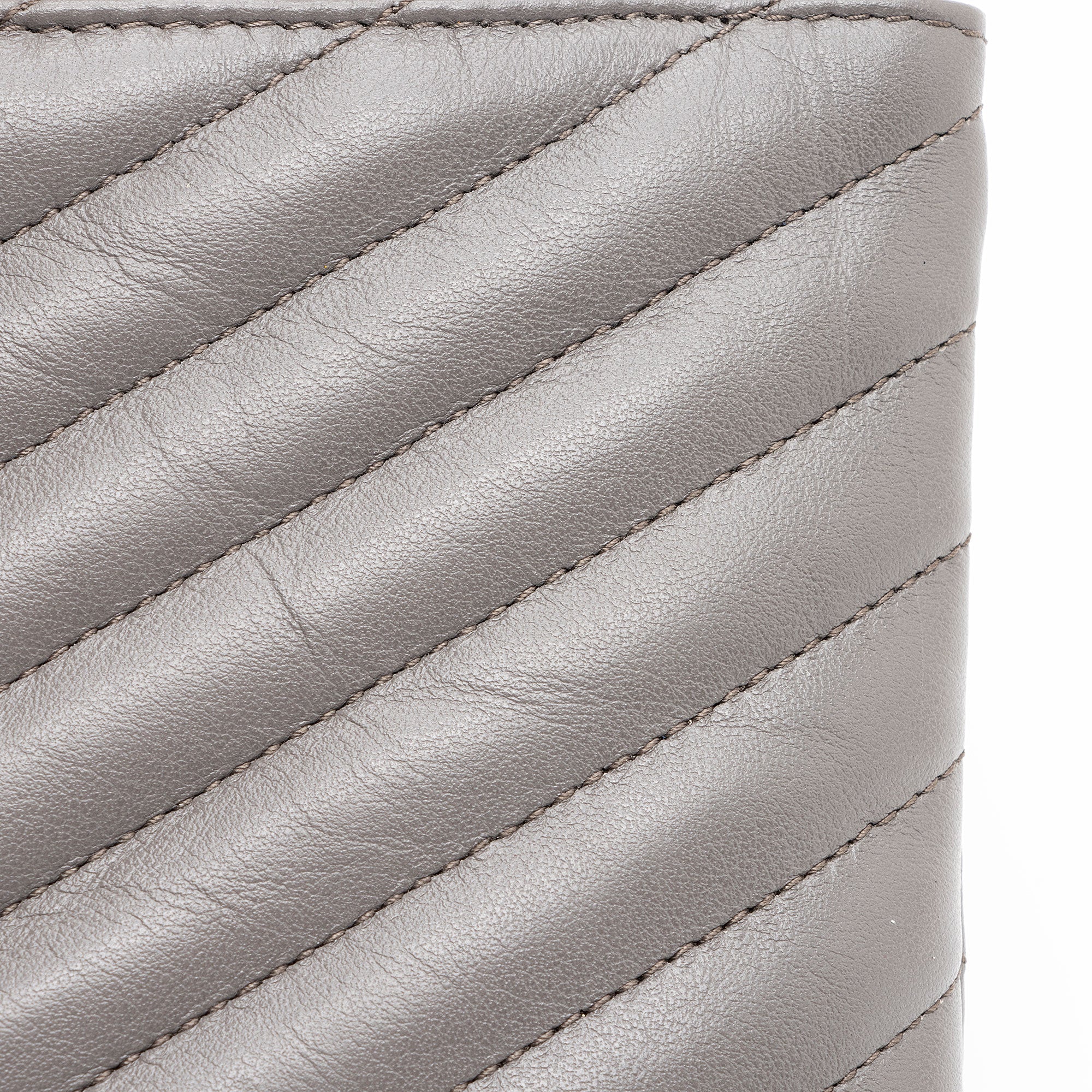 Saint Laurent Matelasse Lambskin Jolie Pouch (SHF-jMIklt)