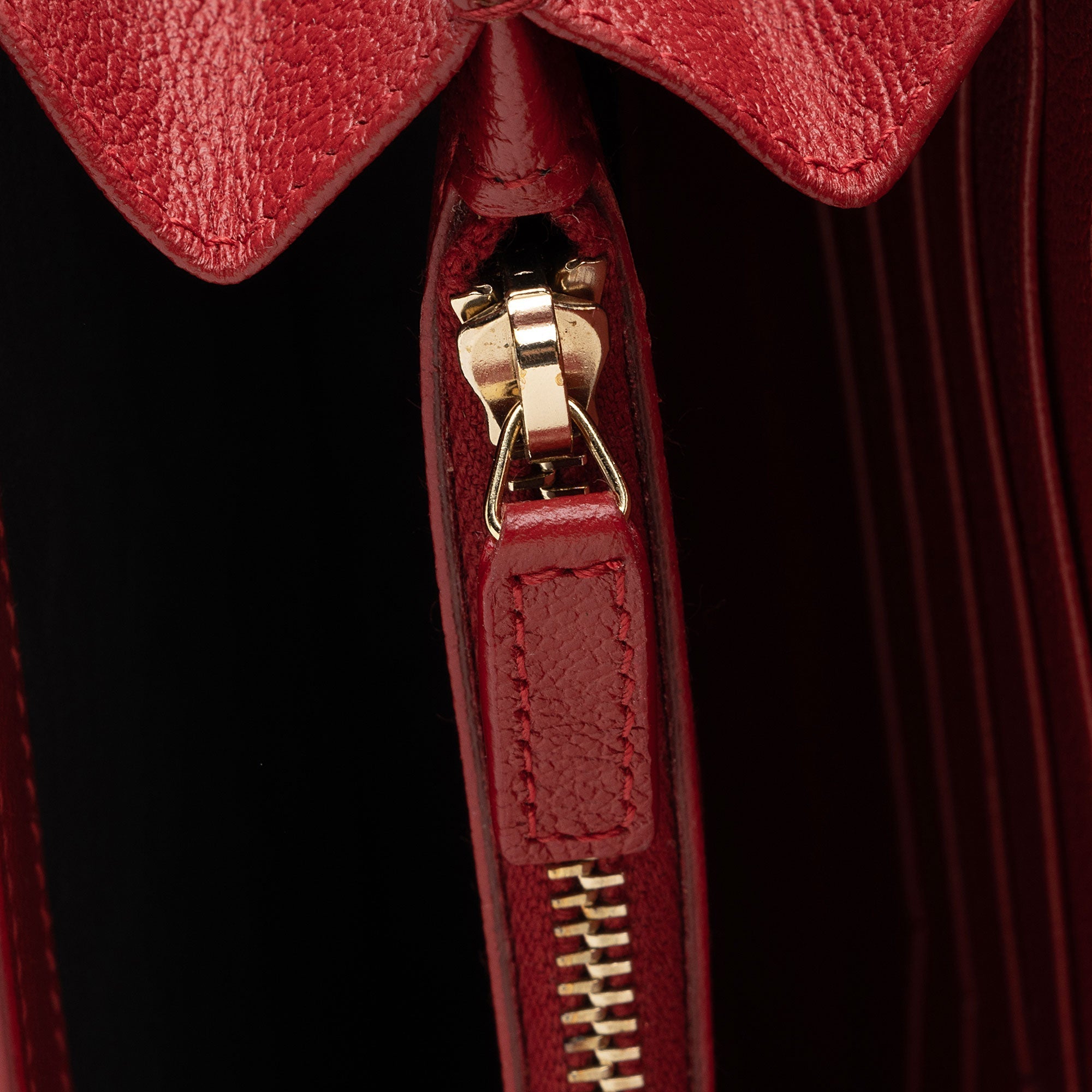 Saint Laurent Leather Belle de Jour Chain Wallet (SHF-IinJeF)