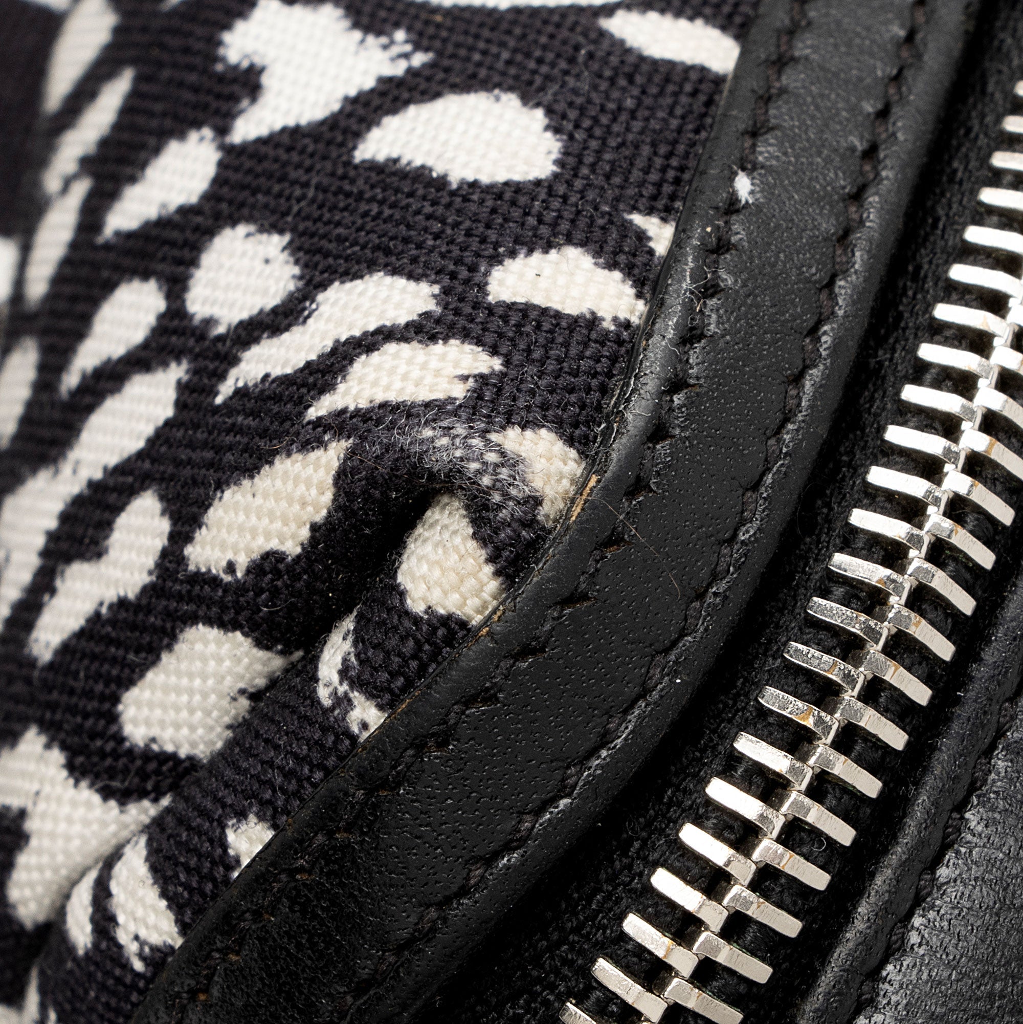 Saint Laurent Leopard Print Canvas City Backpack (SHF-lc0KDV)