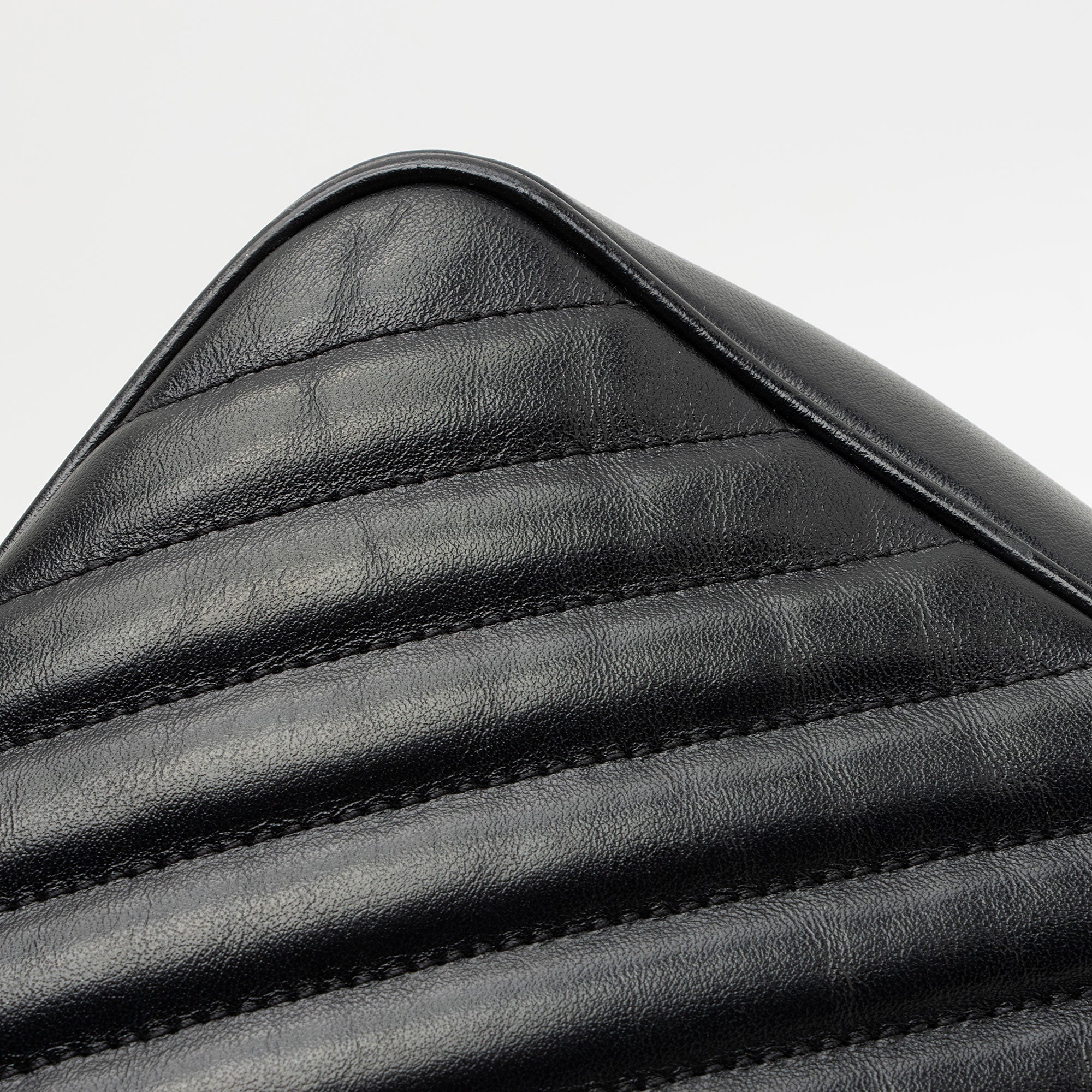 Saint Laurent Matelasse Calfskin Matte Black Monogram Lou Camera Bag (SHF-APSLqT)