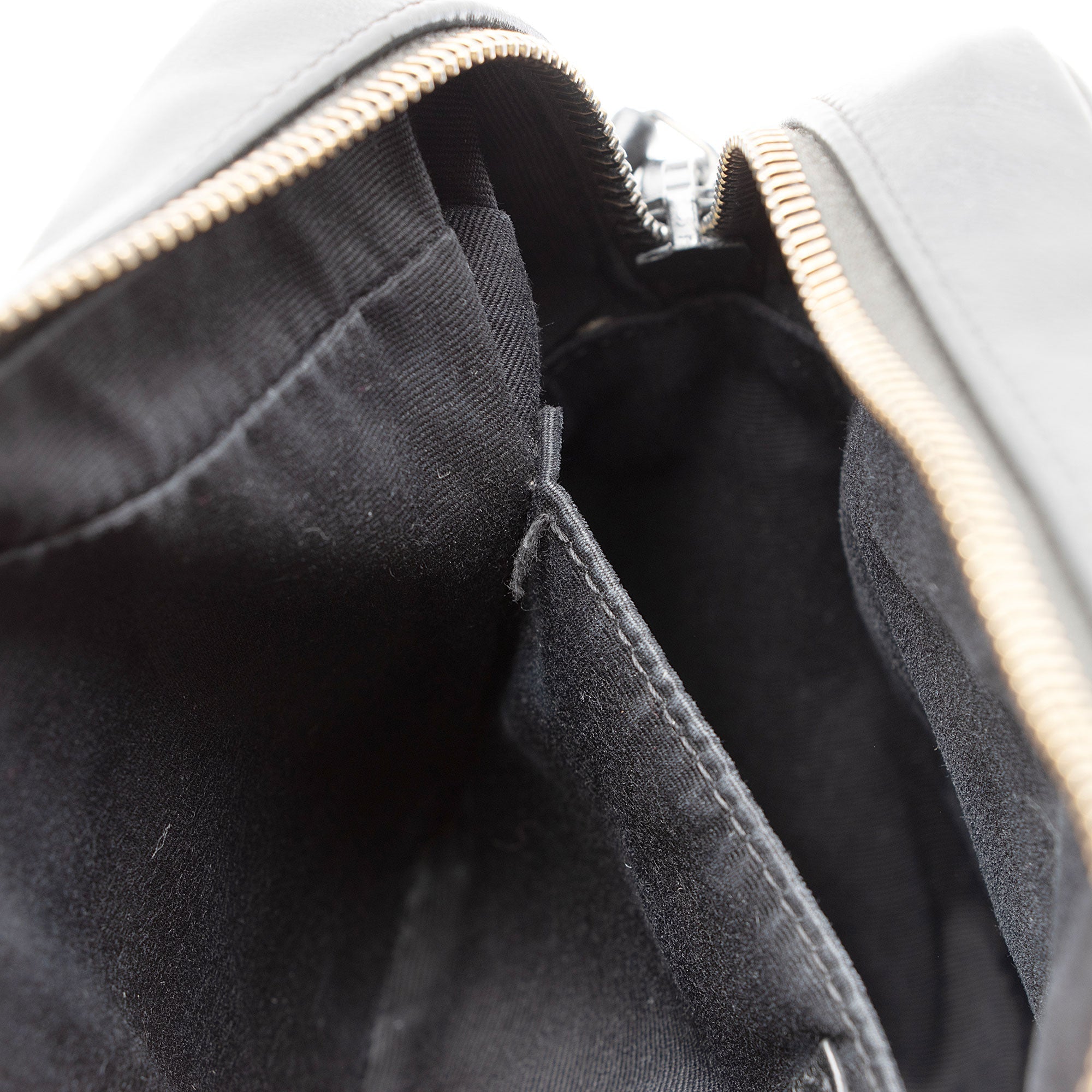 Saint Laurent Matelasse Calfskin Matte Black Monogram Lou Camera Bag (SHF-APSLqT)