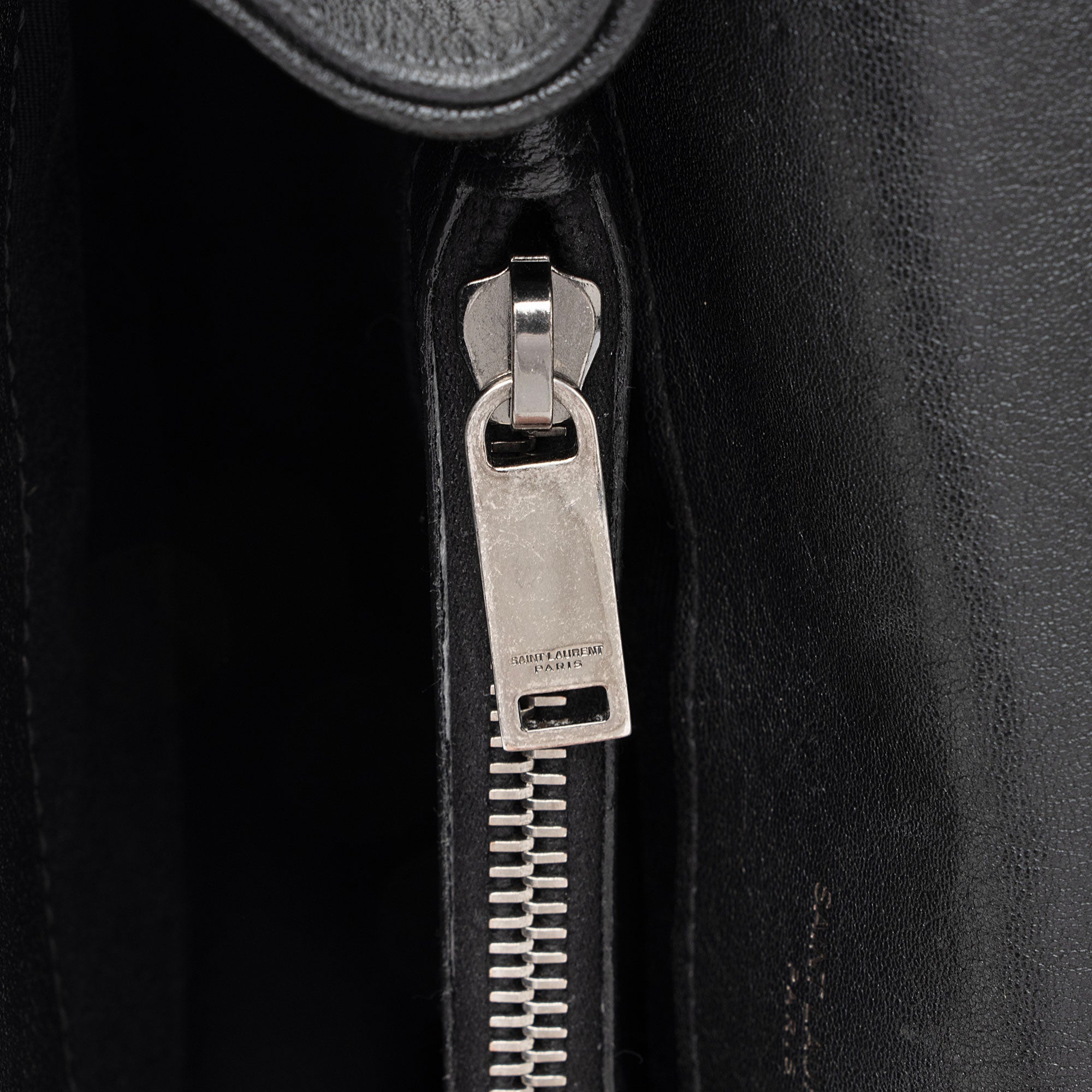 Saint Laurent Matelasse Calfskin Monogram College Medium Shoulder Bag (SHF-1hq9qs)