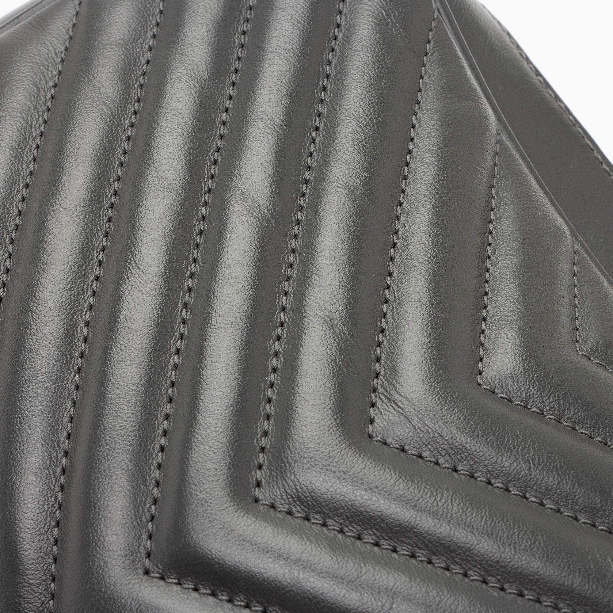 Saint Laurent Matelasse Calfskin Monogram Lou Camera Bag (SHF-Dlf8kG)
