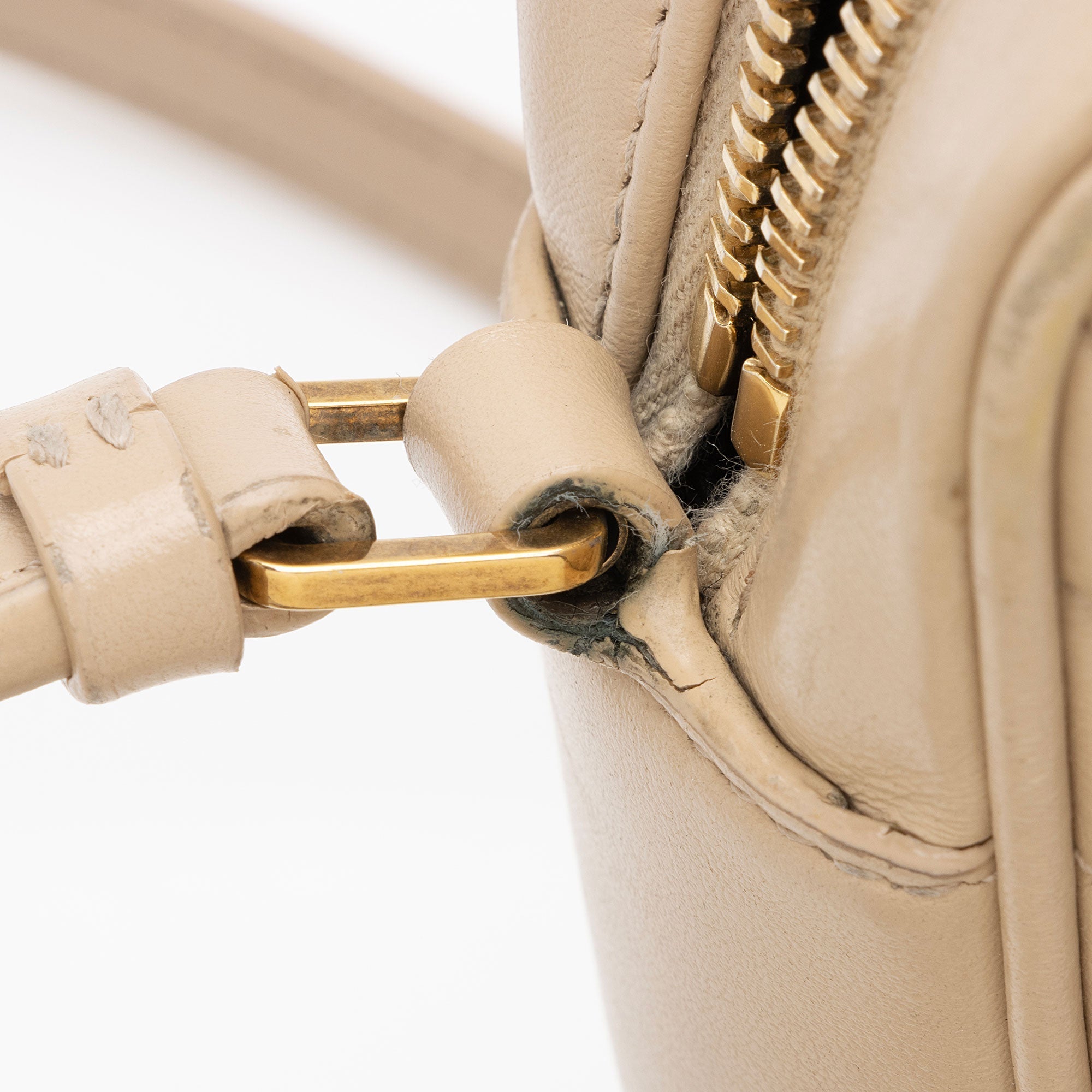 Saint Laurent Matelasse Calfskin Monogram Lou Camera Bag (SHF-TFjjTM)