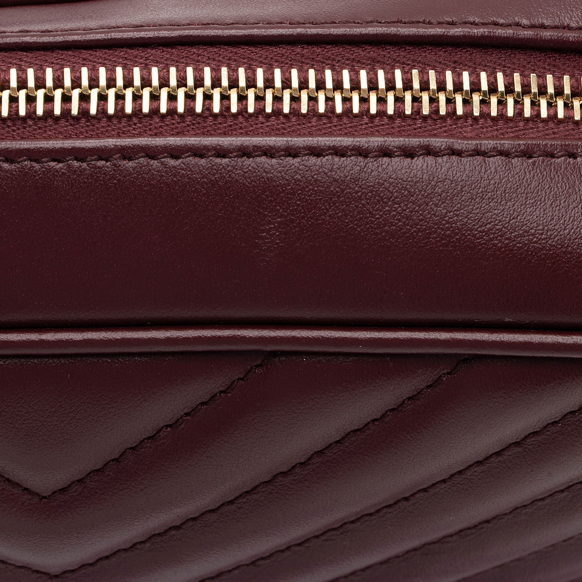 Saint Laurent Matelasse Calfskin Monogram Lou Camera Bag (SHF-sQ3XgD)
